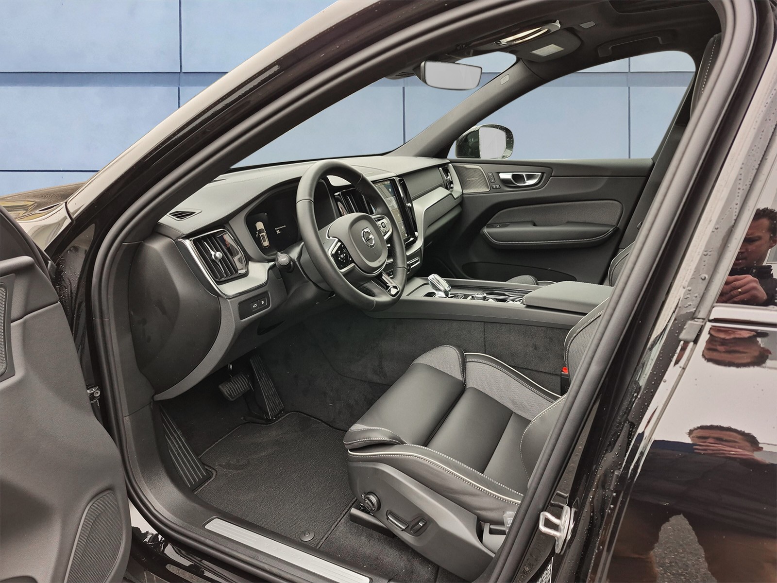 VOLVO XC60 2.0 T8 TE Black Edition eAWD-image-9