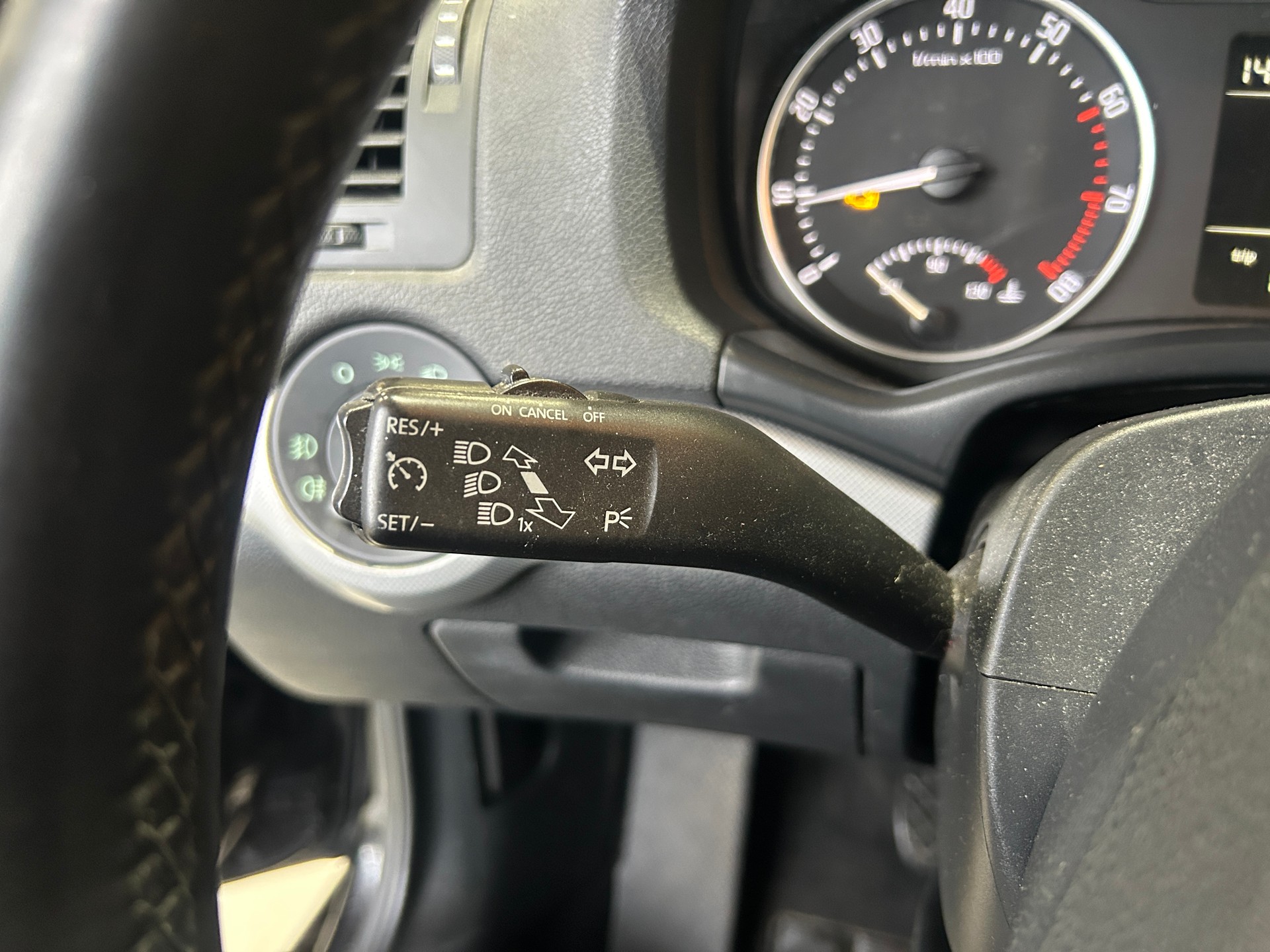 SKODA Octavia Combi 1.8 TSI Adventure 4x4-image-13