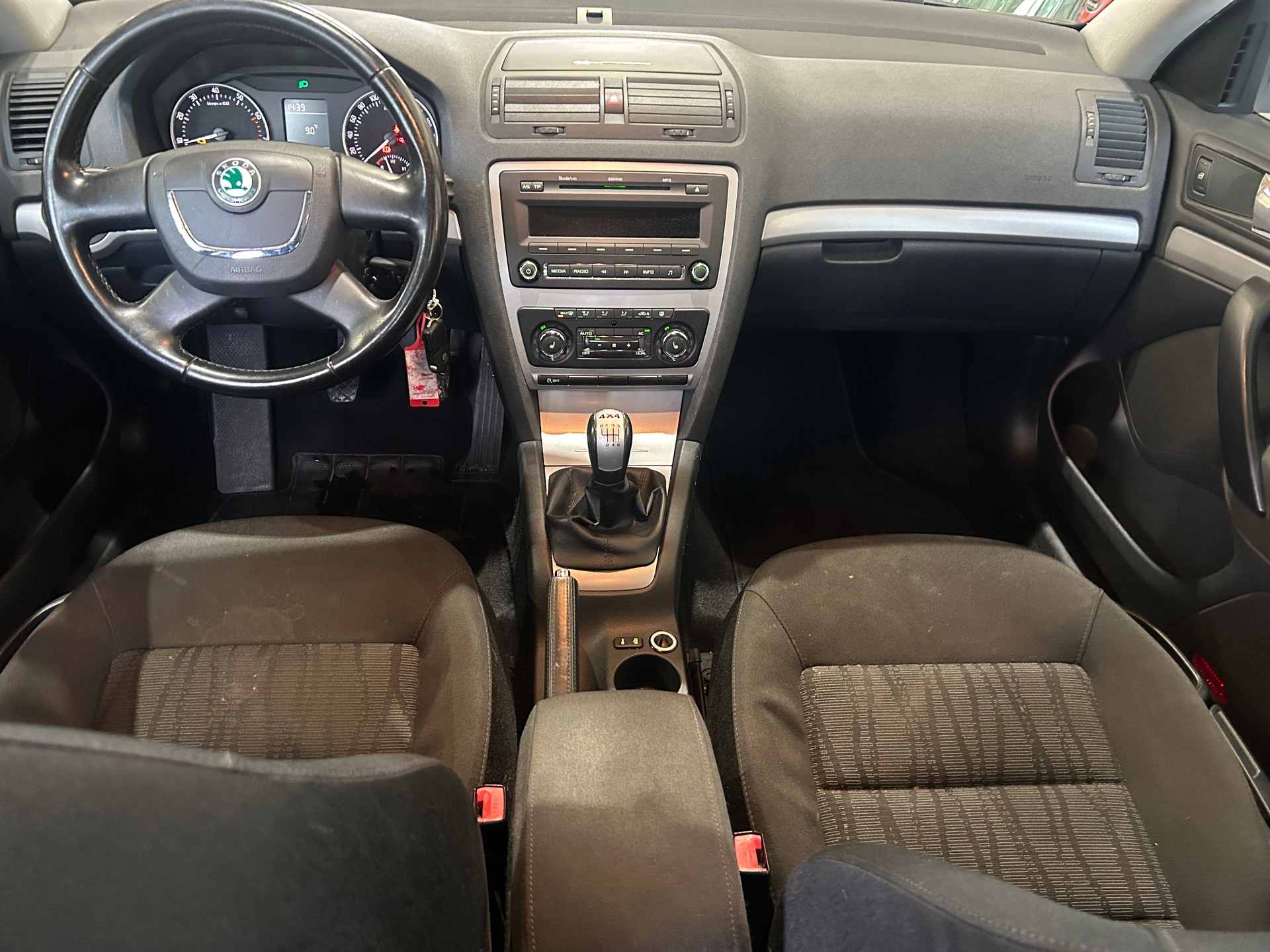 SKODA Octavia Combi 1.8 TSI Adventure 4x4-image-6