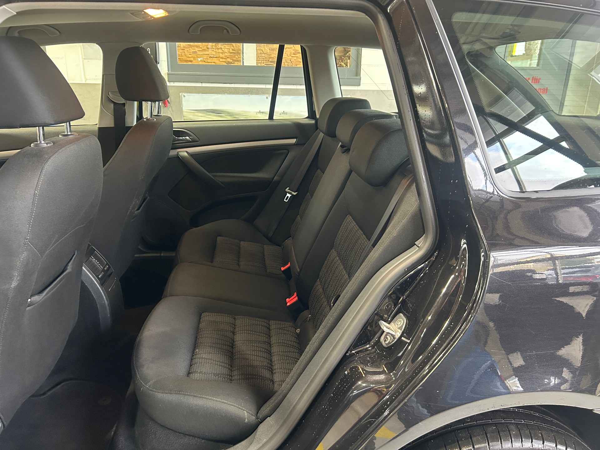 SKODA Octavia Combi 1.8 TSI Adventure 4x4-image-5