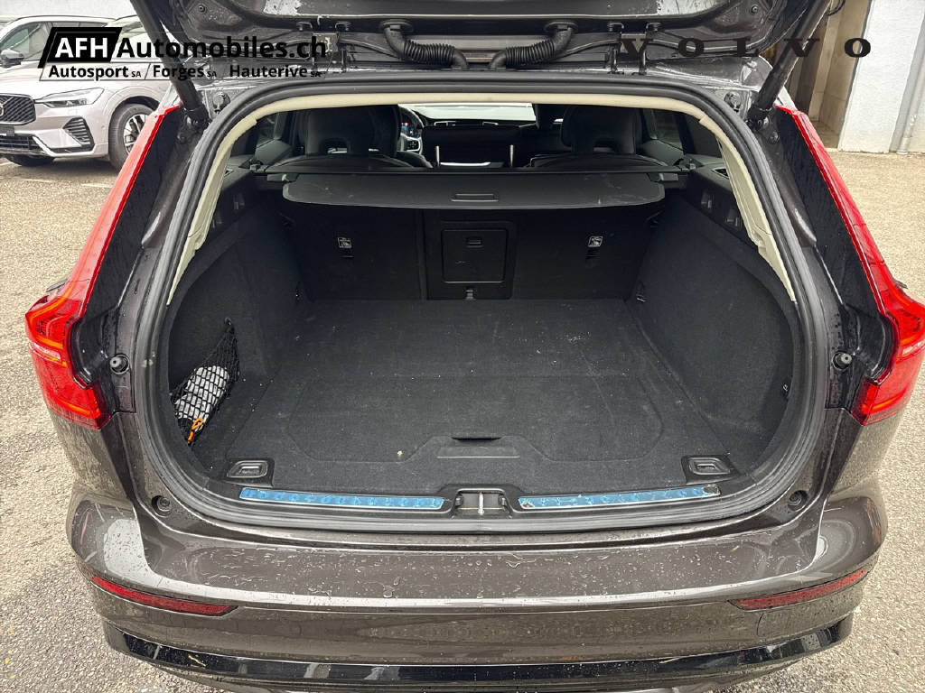 VOLVO V60 2.0 T6 TE Plus Dark eAWD-image-17
