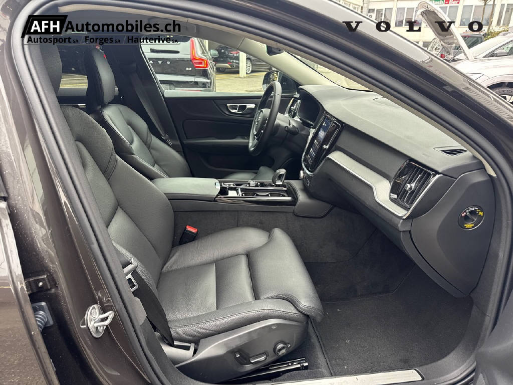 VOLVO V60 2.0 T6 TE Plus Dark eAWD-image-12