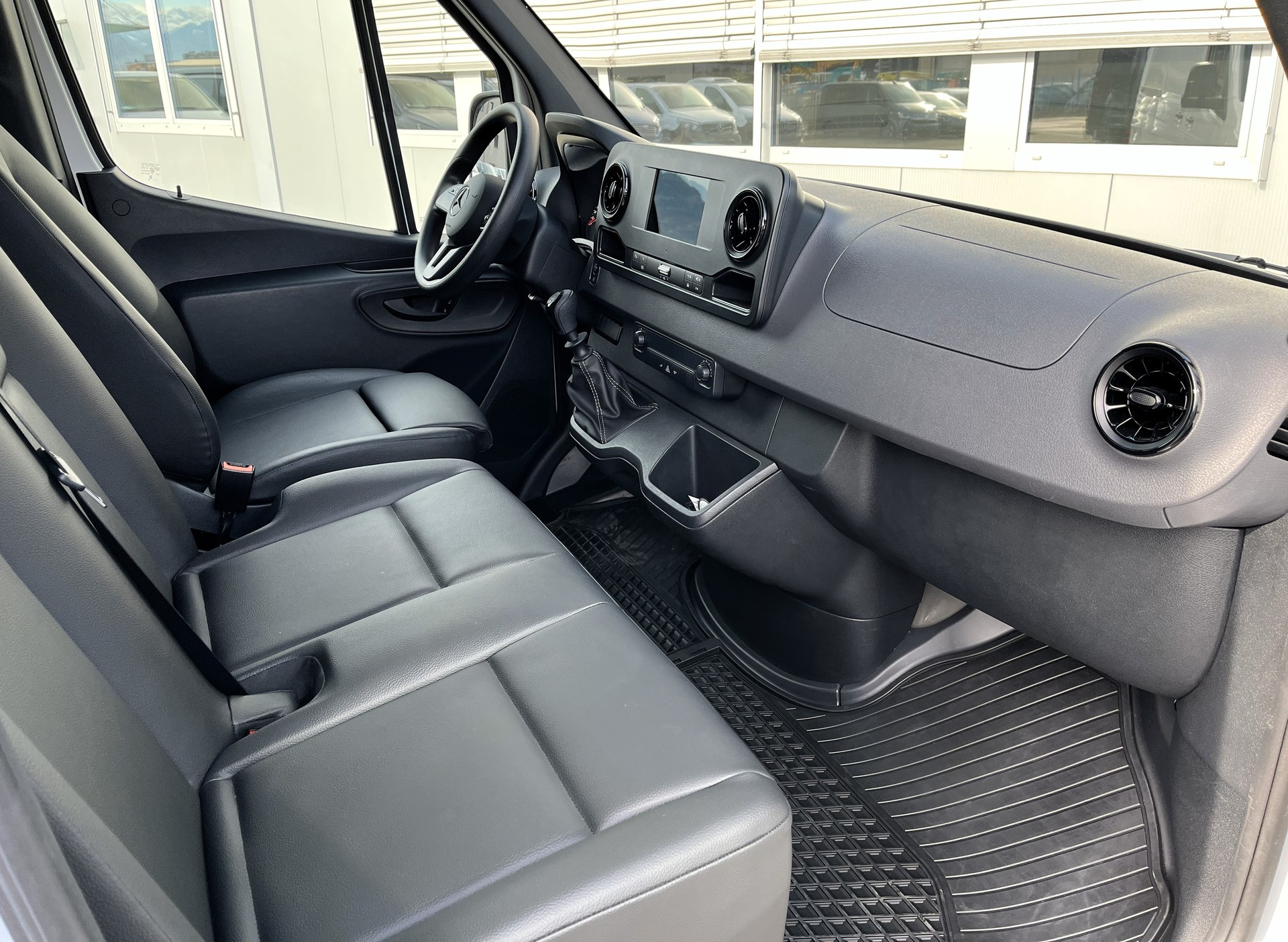 MERCEDES-BENZ Sprinter 315 CDI Standard FWD-image-10