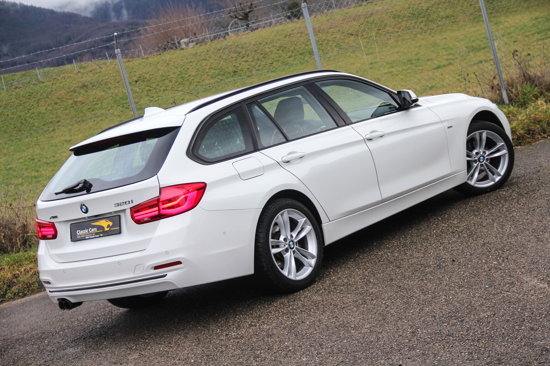 BMW 320i xDrive Touring Edition Sport Line Steptronic (B48 Motor) 🇩🇪 ⭐⭐⭐⭐⭐-showroom-element-1