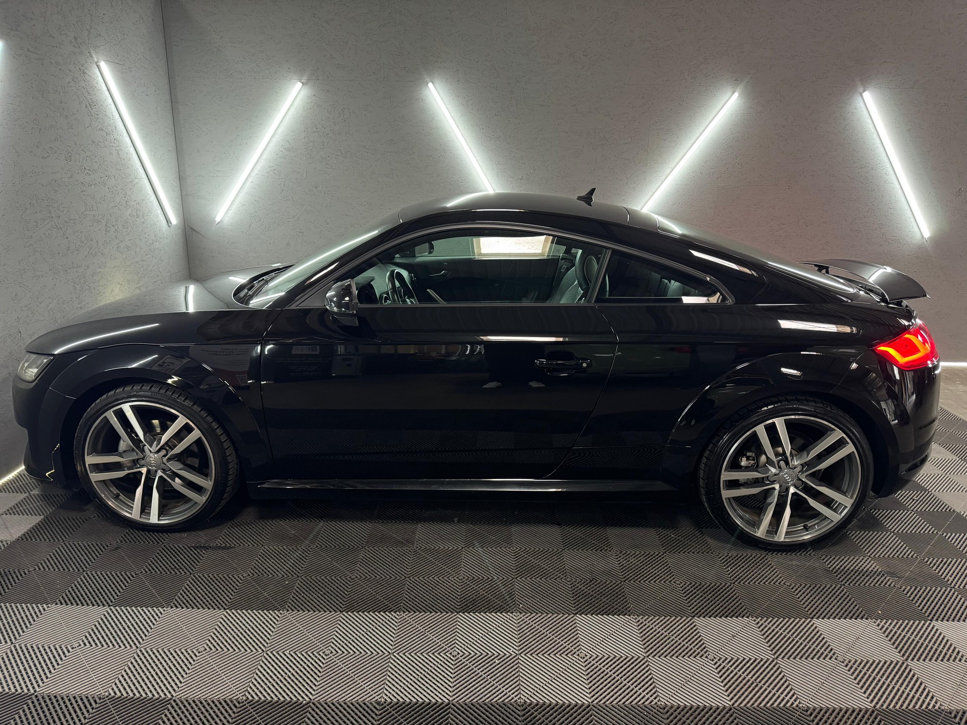 AUDI TT Coupé 2.0 TFSI quattro S-tronic-image-4