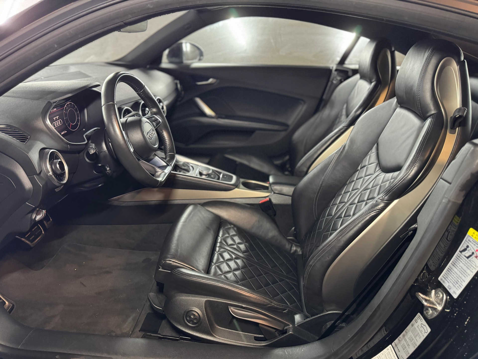 AUDI TT Coupé 2.0 TFSI quattro S-tronic-image-9