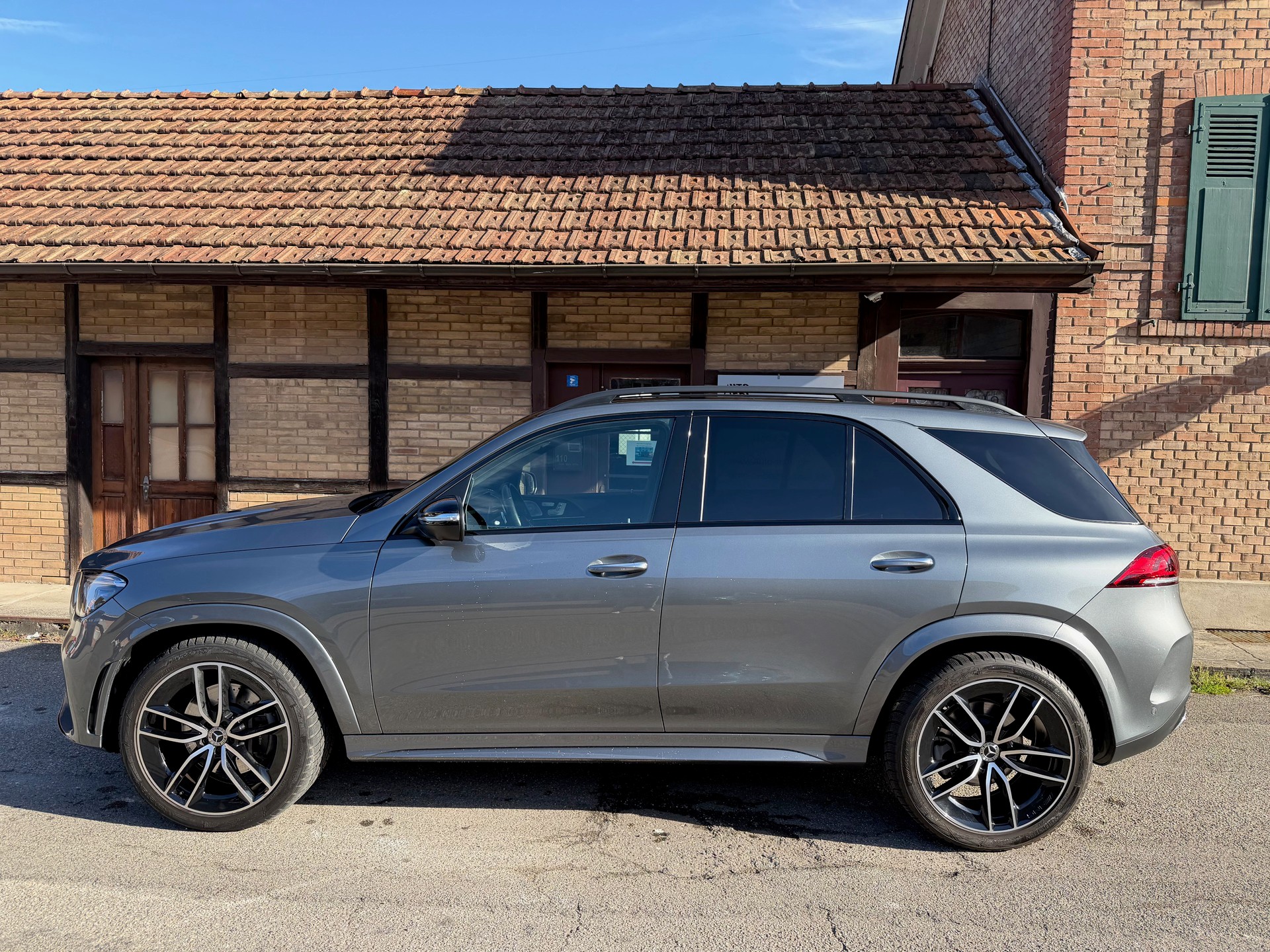 MERCEDES-BENZ GLE 400 d 4Matic AMG Line 9G-Tronic-image-2