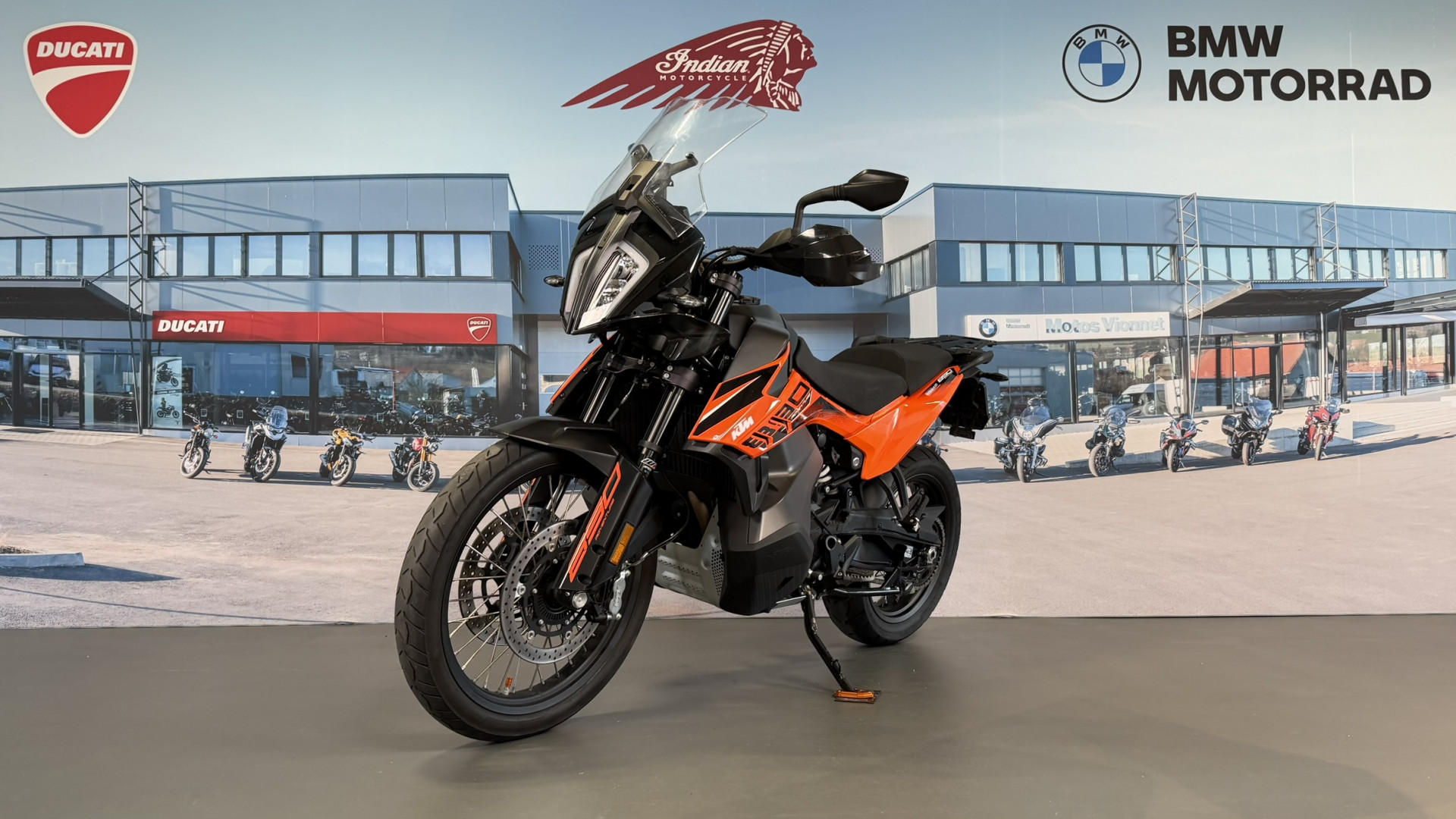 KTM 890 Adventure-image-2