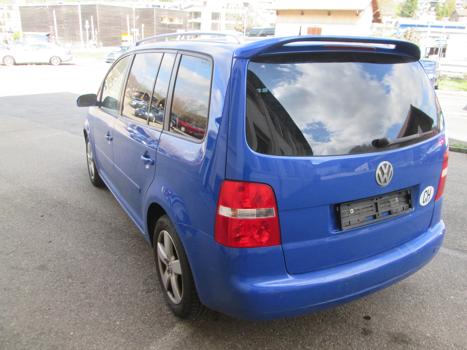 VW Touran 2.0 FSI Highline-image-5