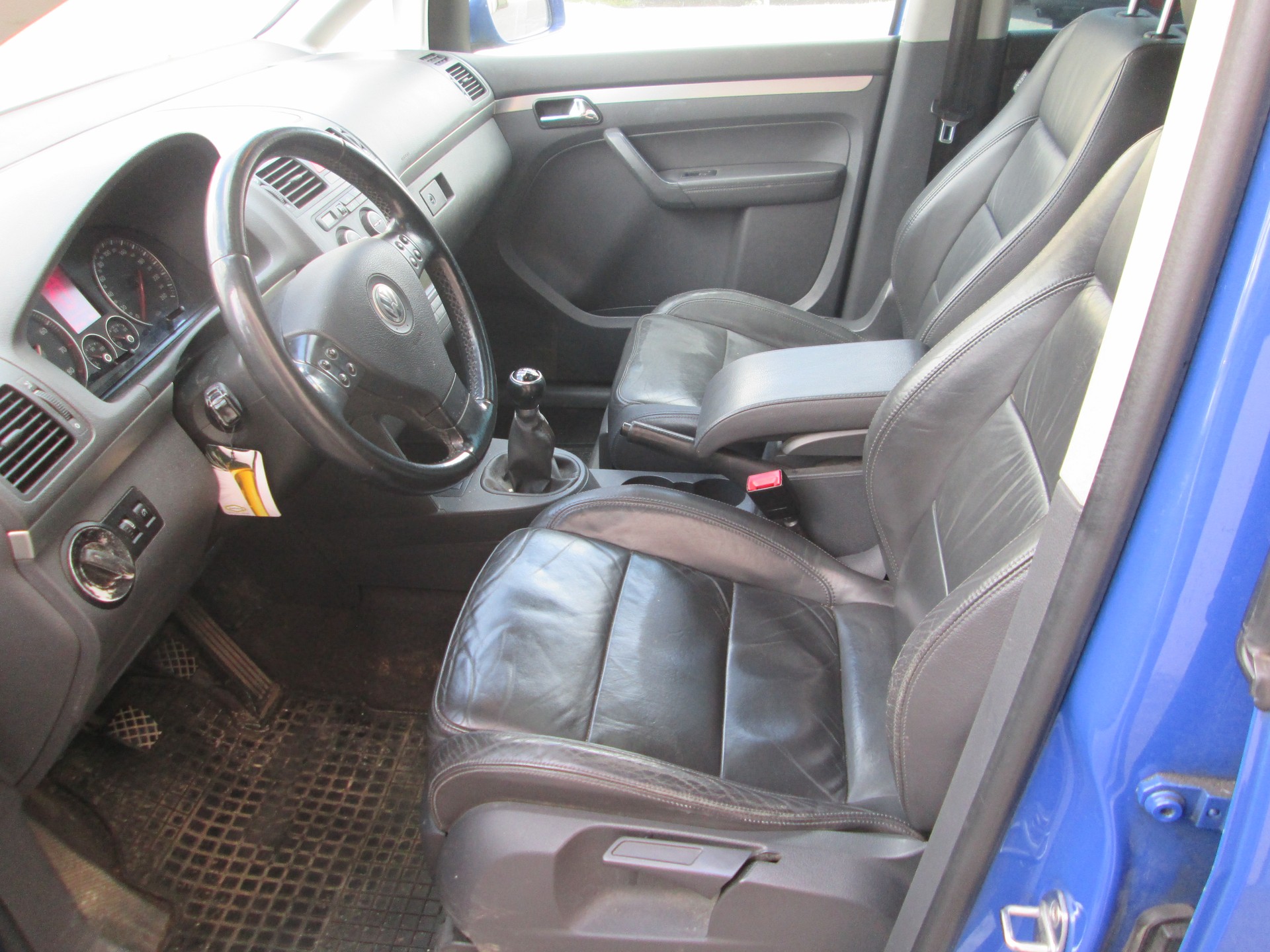 VW Touran 2.0 FSI Highline-image-7