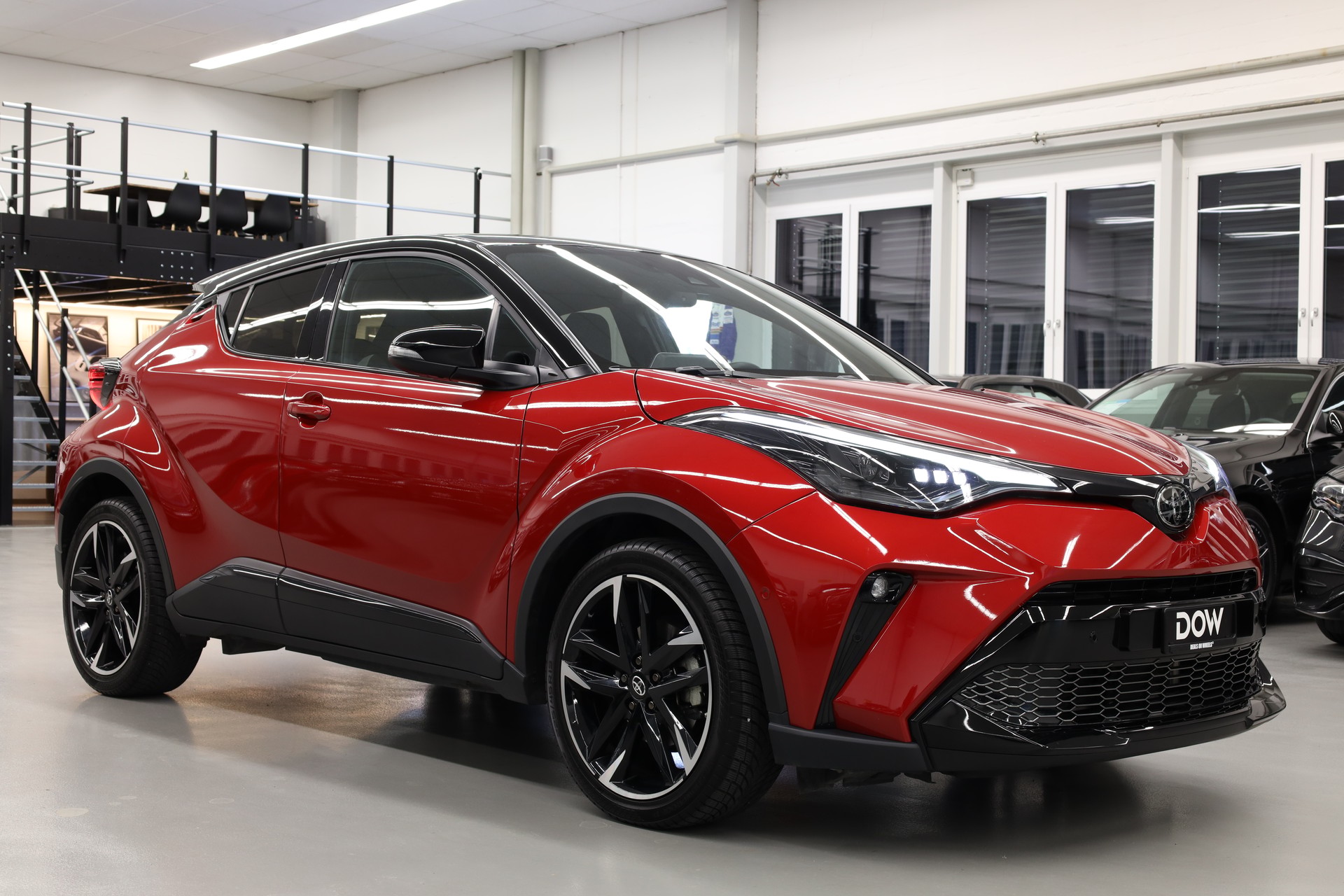 TOYOTA C-HR 2.0 VVTi HSD GR Sport-showroom-element-1