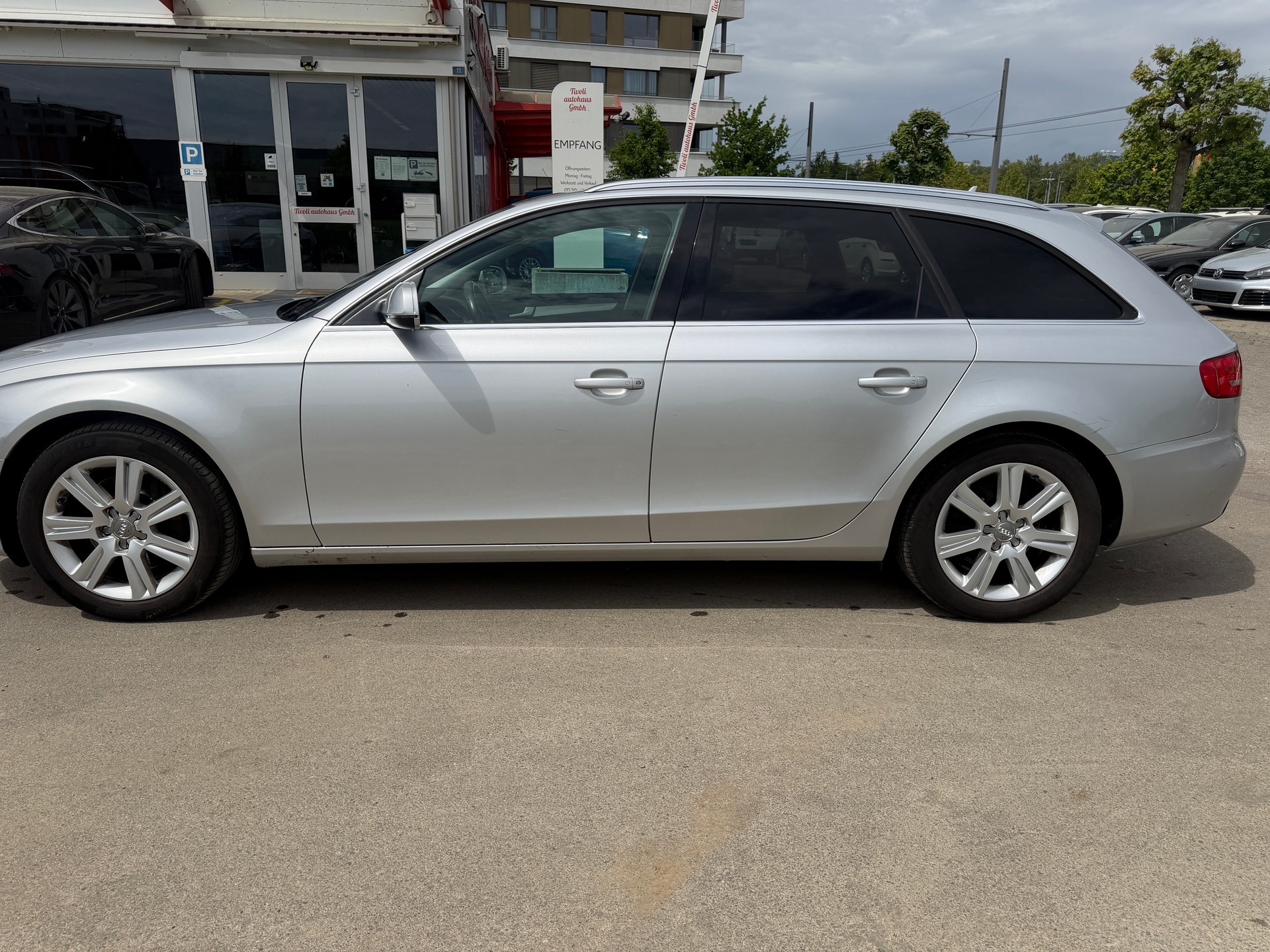 AUDI A4 Avant 2.0 TFSI quattro S-tronic-image-5