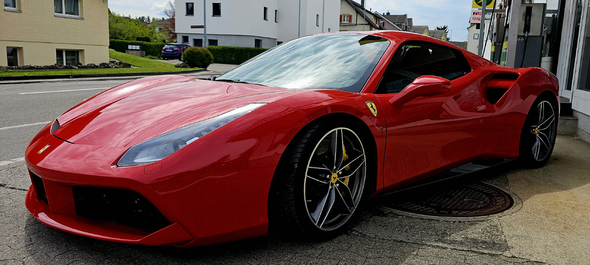 FERRARI 488 Spider 3.9 Turbo-image-1