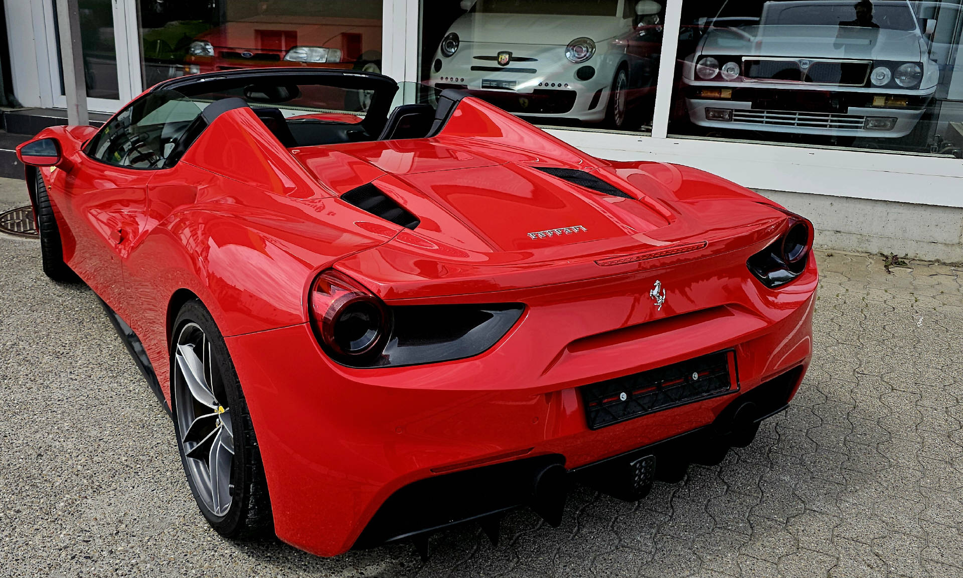 FERRARI 488 Spider 3.9 Turbo-image-3