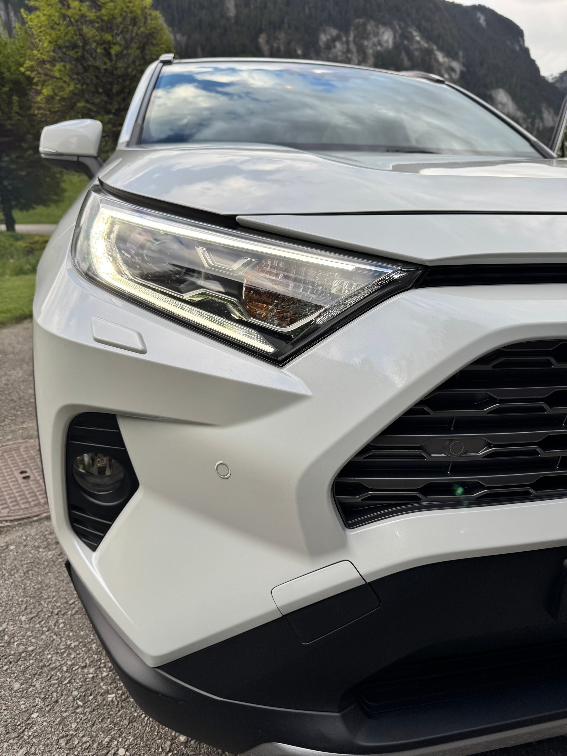 TOYOTA 2.5 HEV Premium-image-4