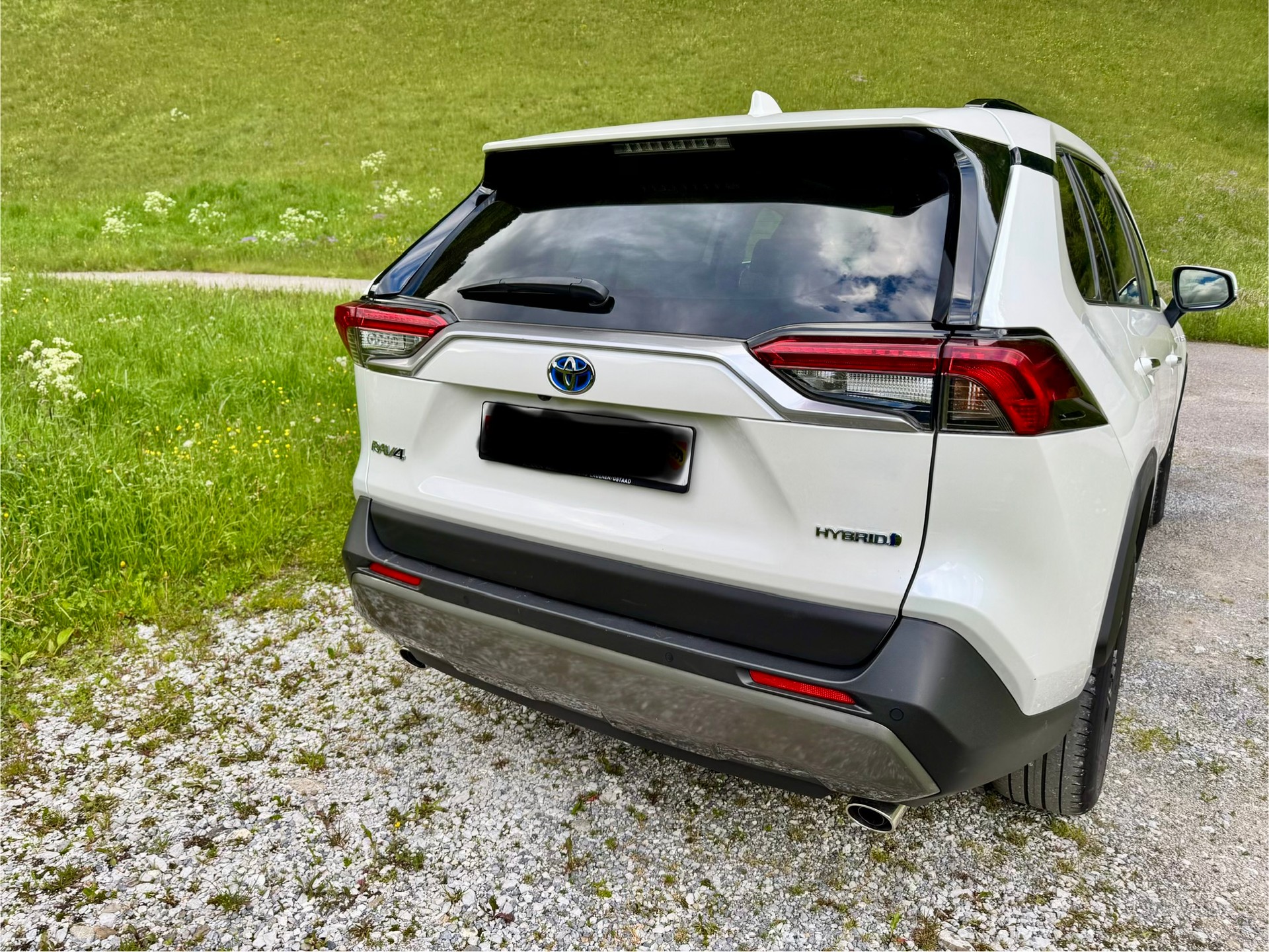 TOYOTA 2.5 HEV Premium-image-1