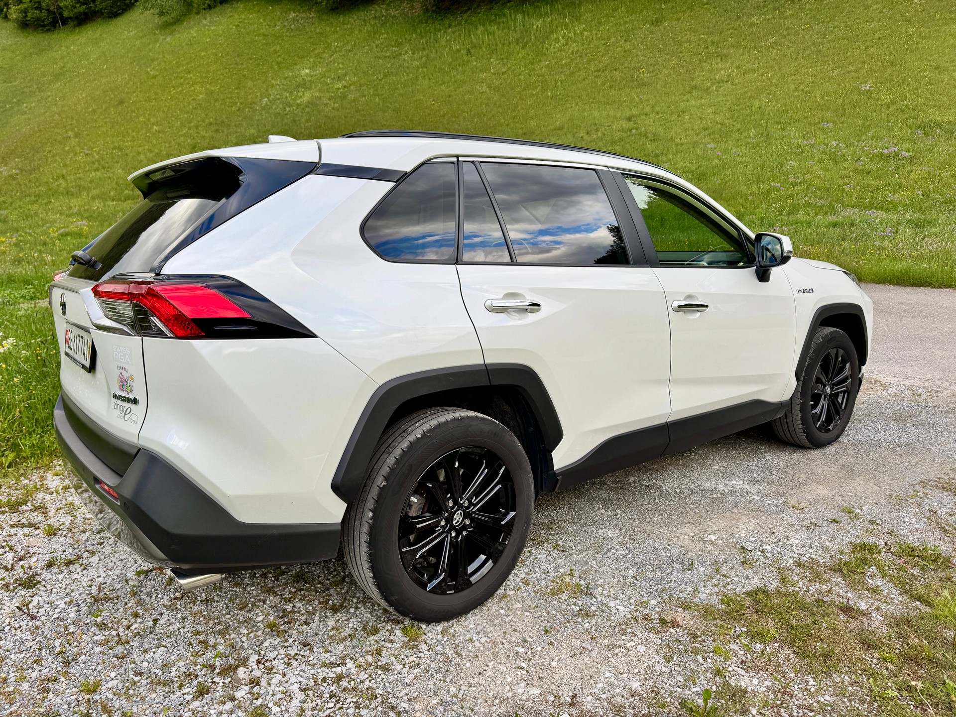 TOYOTA 2.5 HEV Premium-image-2