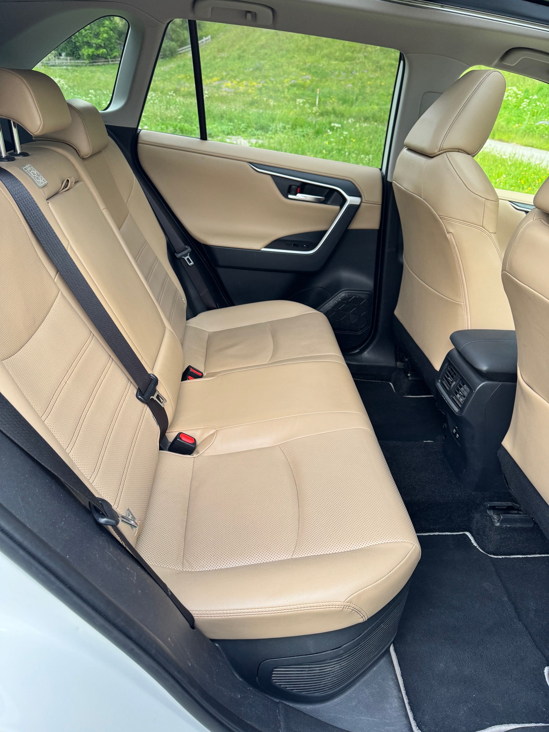 TOYOTA 2.5 HEV Premium-image-9