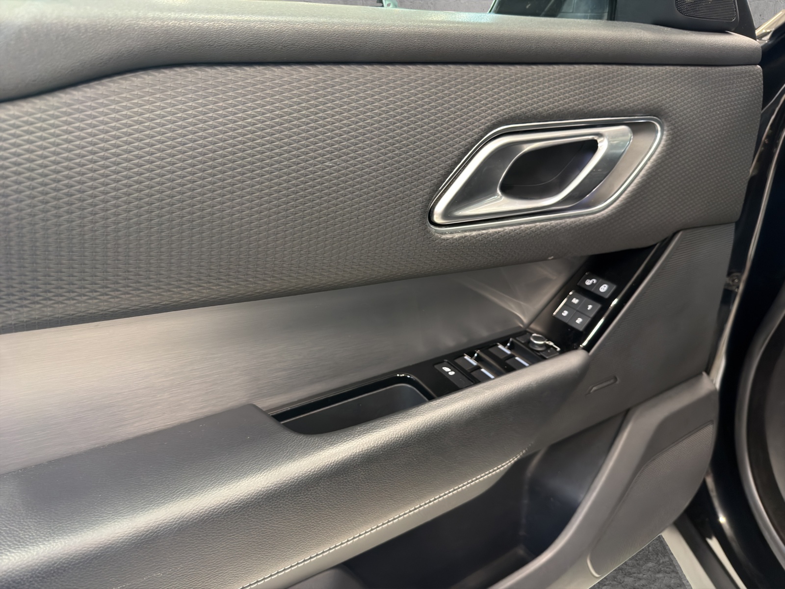 LAND ROVER Range Rover Velar R-Dynamic D 300 S Automatic-image-10