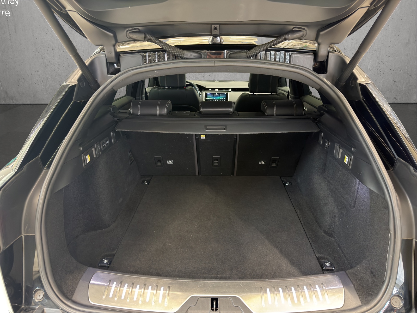 LAND ROVER Range Rover Velar R-Dynamic D 300 S Automatic-image-15