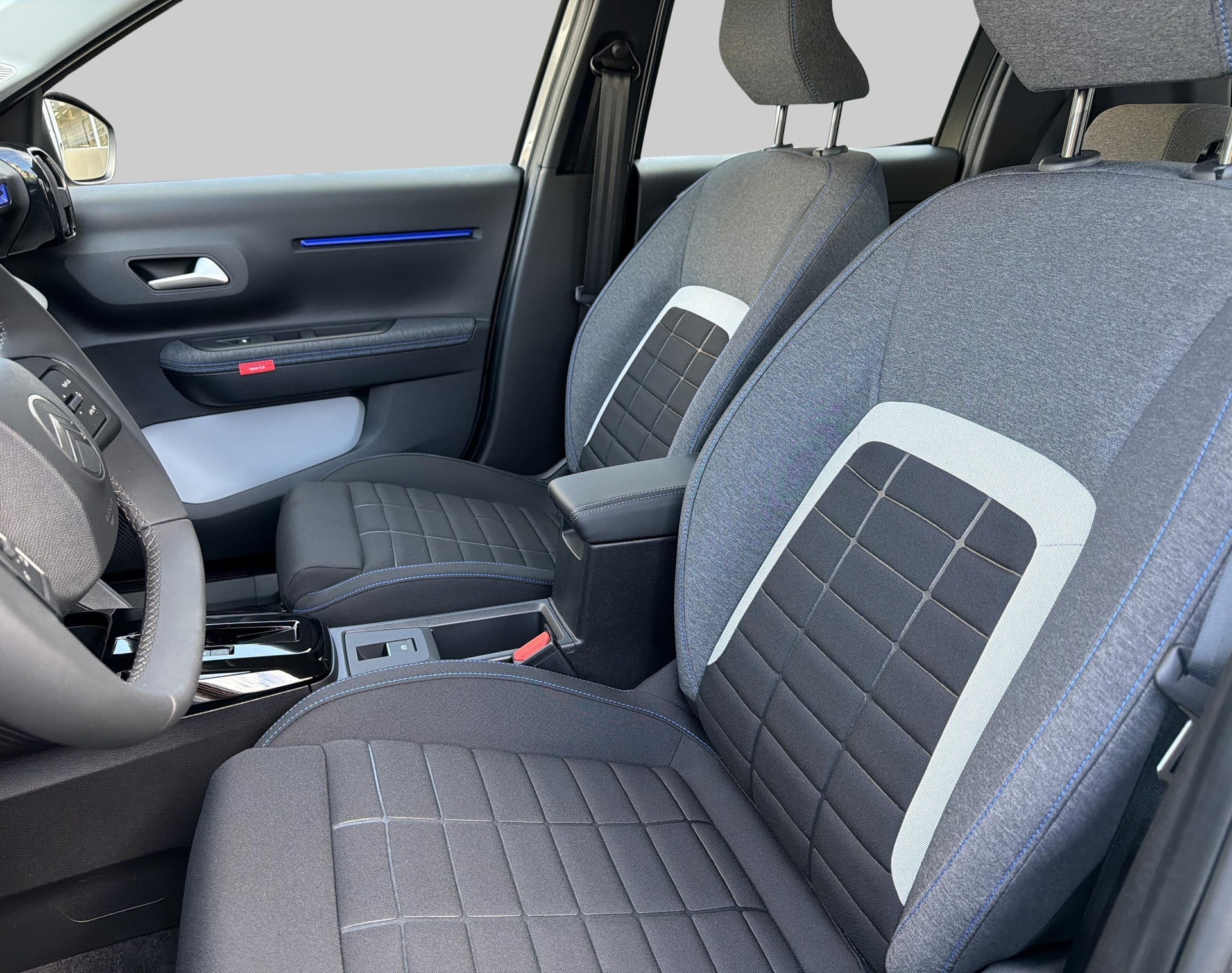 CITROEN C3 1.2 Hybrid Plus-image-12