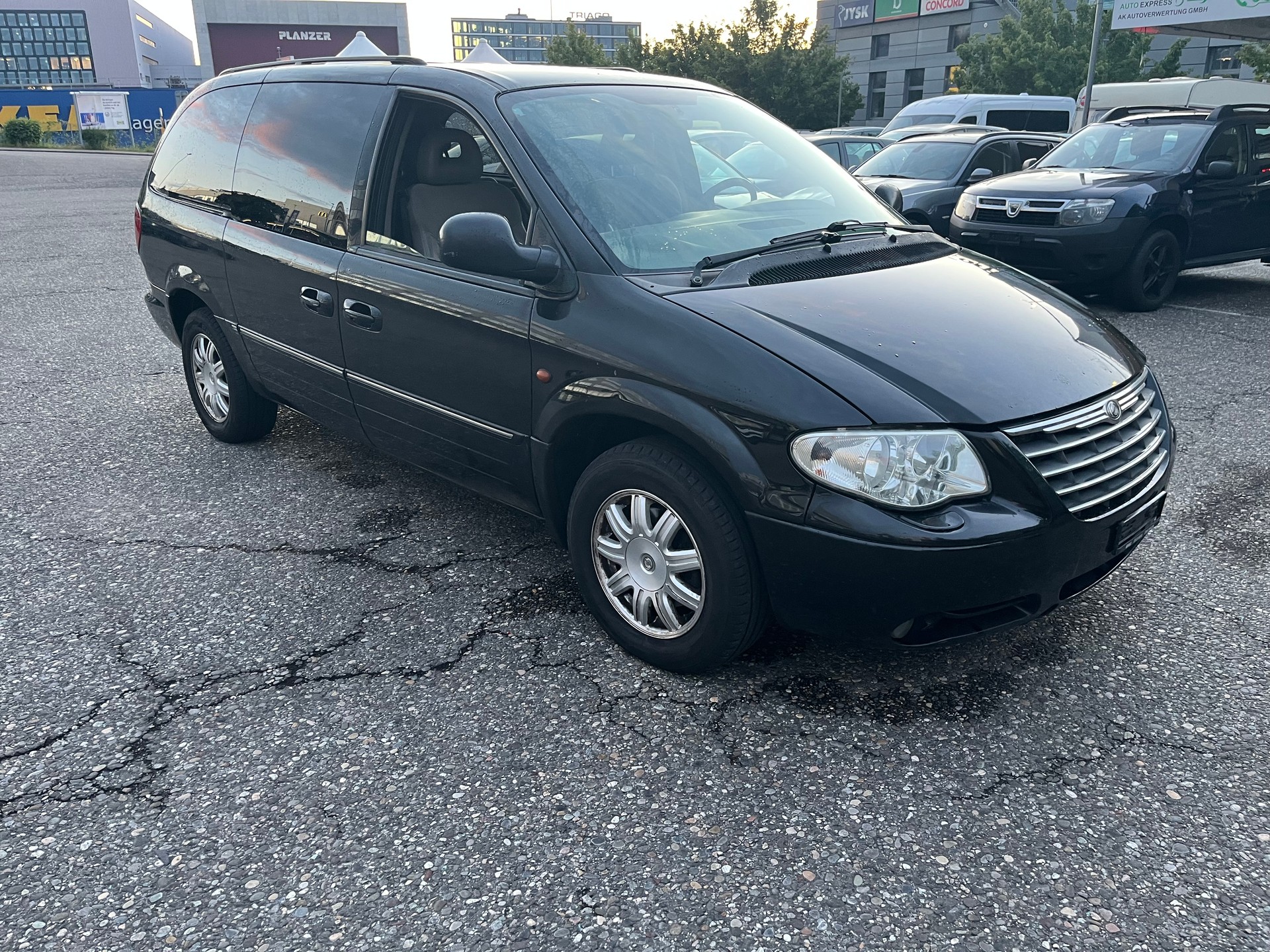CHRYSLER Grand Voy. 2.8 CRD LTD Automatic-image-1