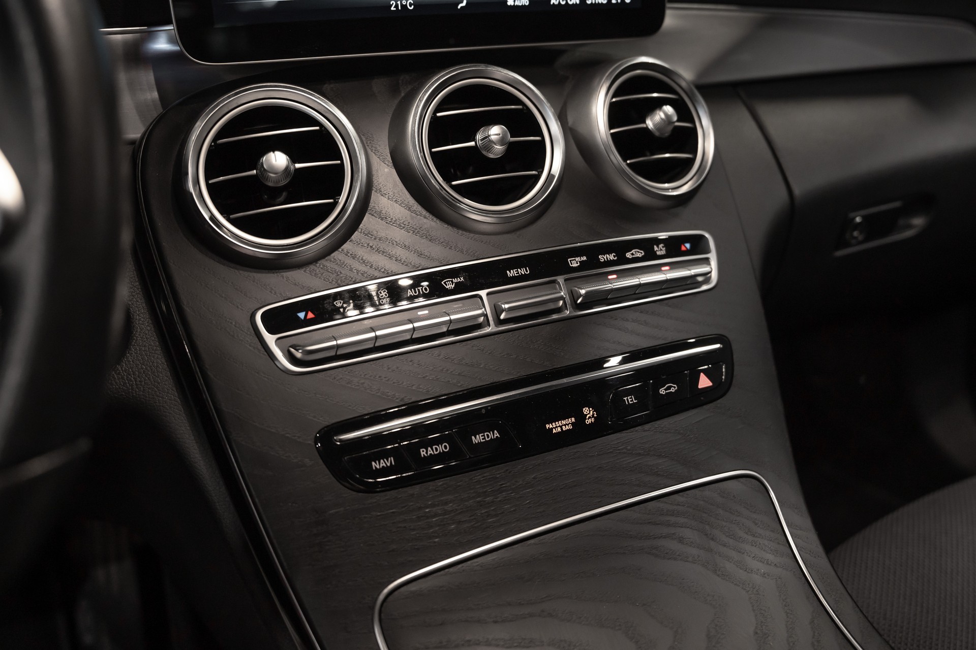MERCEDES-BENZ C 180 AMG Line 9G-Tronic / Sitzheizung / Rückfahrkamera / CH Auto / 8 Fach berädert-image-13