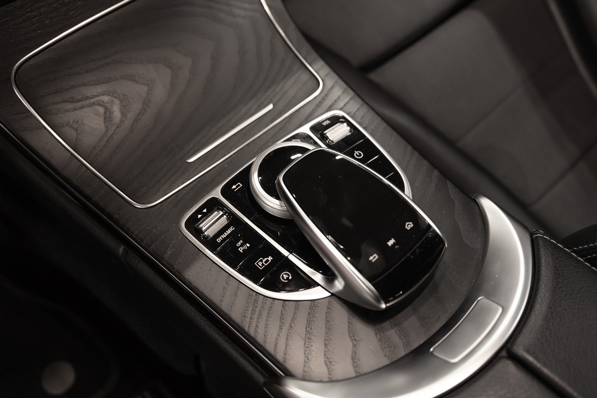 MERCEDES-BENZ C 180 AMG Line 9G-Tronic / Sitzheizung / Rückfahrkamera / CH Auto / 8 Fach berädert-image-14