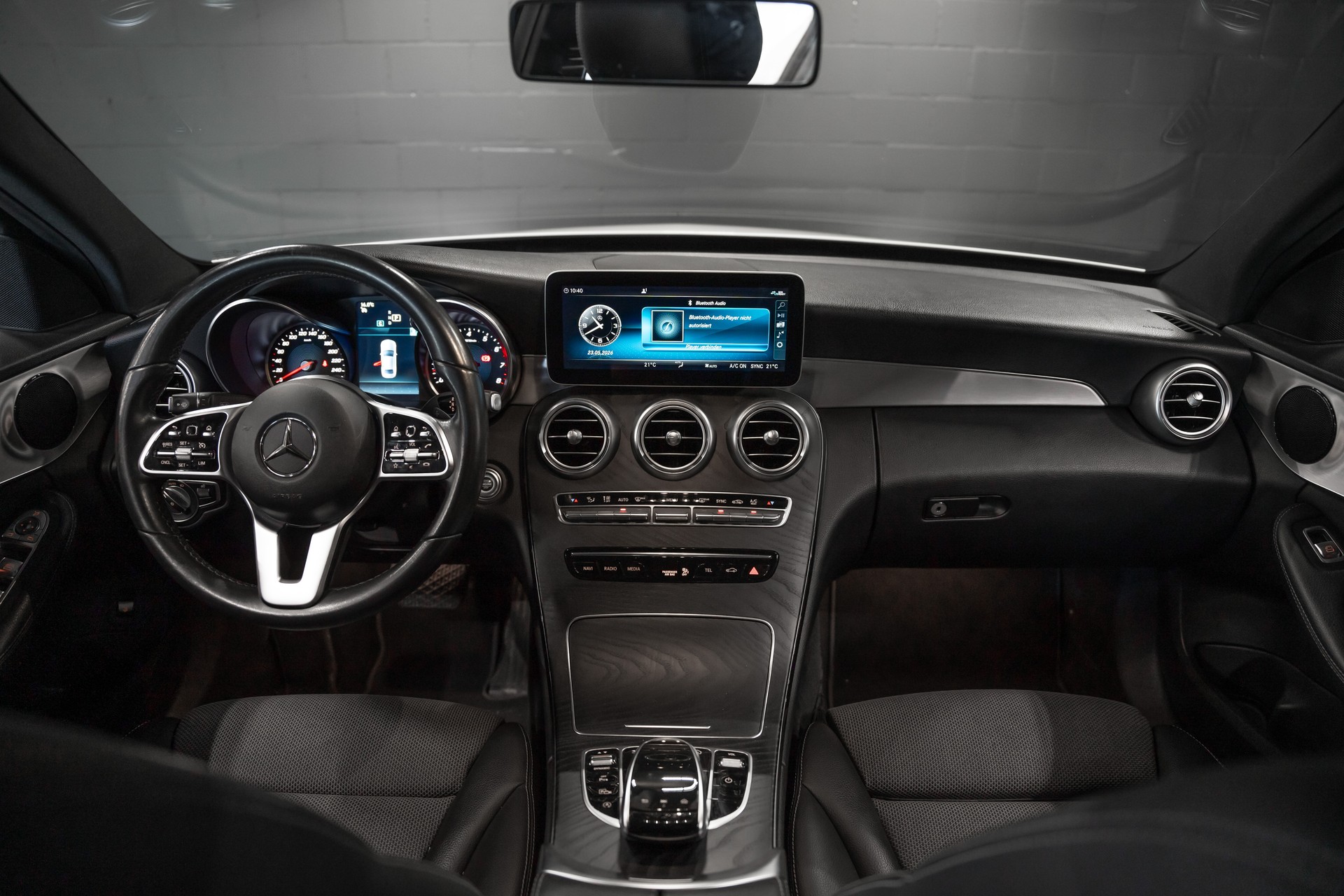 MERCEDES-BENZ C 180 AMG Line 9G-Tronic / Sitzheizung / Rückfahrkamera / CH Auto / 8 Fach berädert-image-9