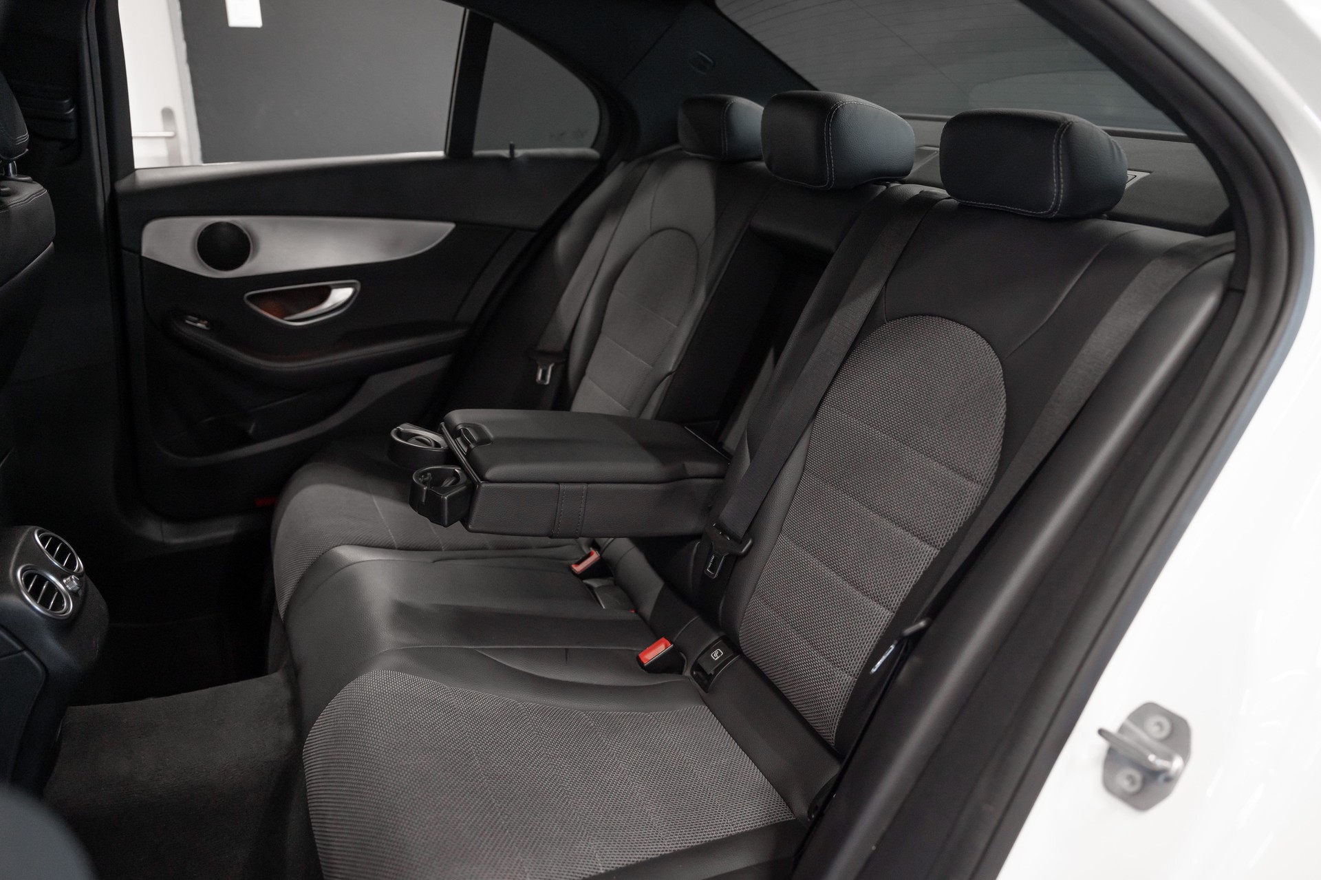 MERCEDES-BENZ C 180 AMG Line 9G-Tronic / Sitzheizung / Rückfahrkamera / CH Auto / 8 Fach berädert-image-11