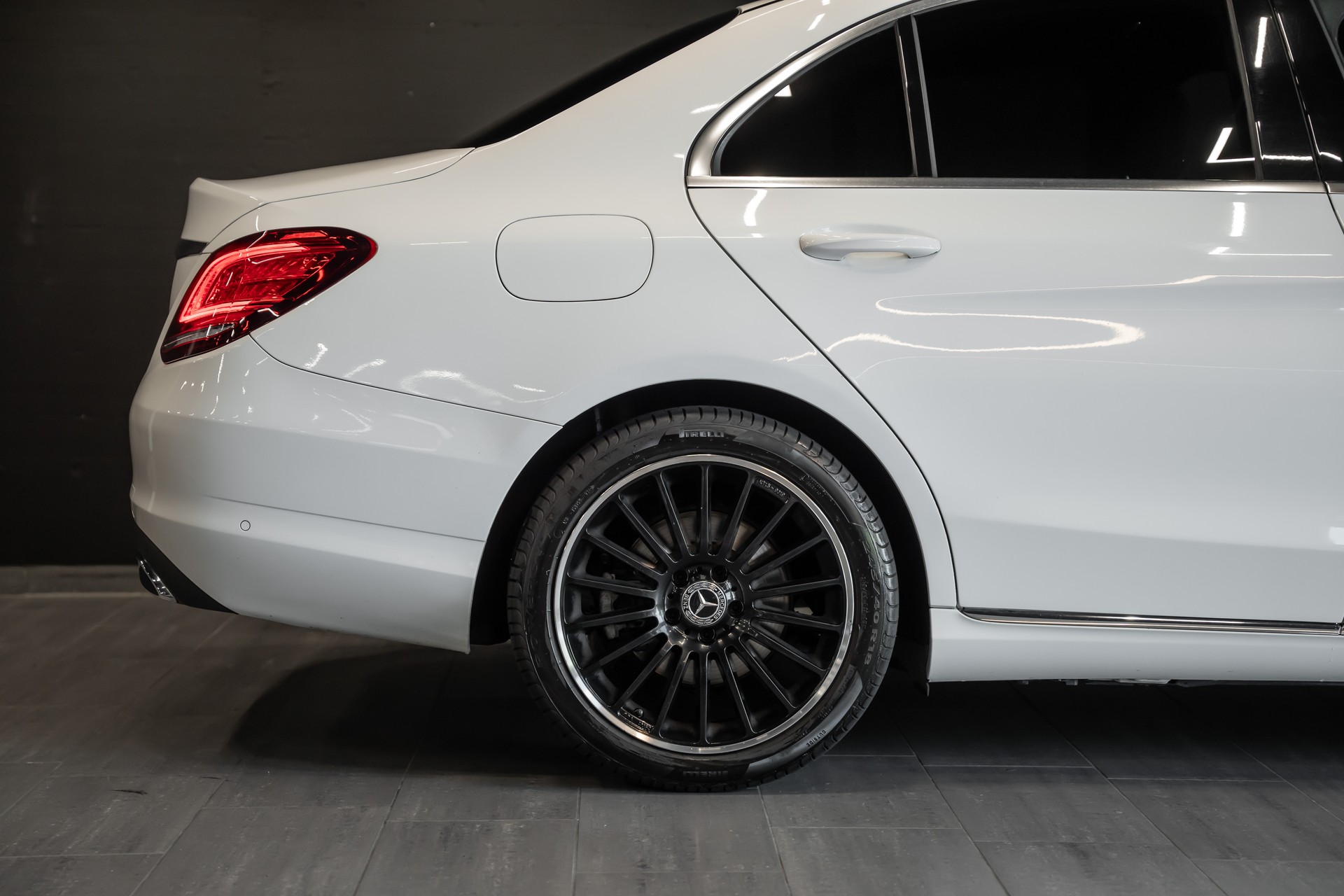 MERCEDES-BENZ C 180 AMG Line 9G-Tronic / Sitzheizung / Rückfahrkamera / CH Auto / 8 Fach berädert-image-4