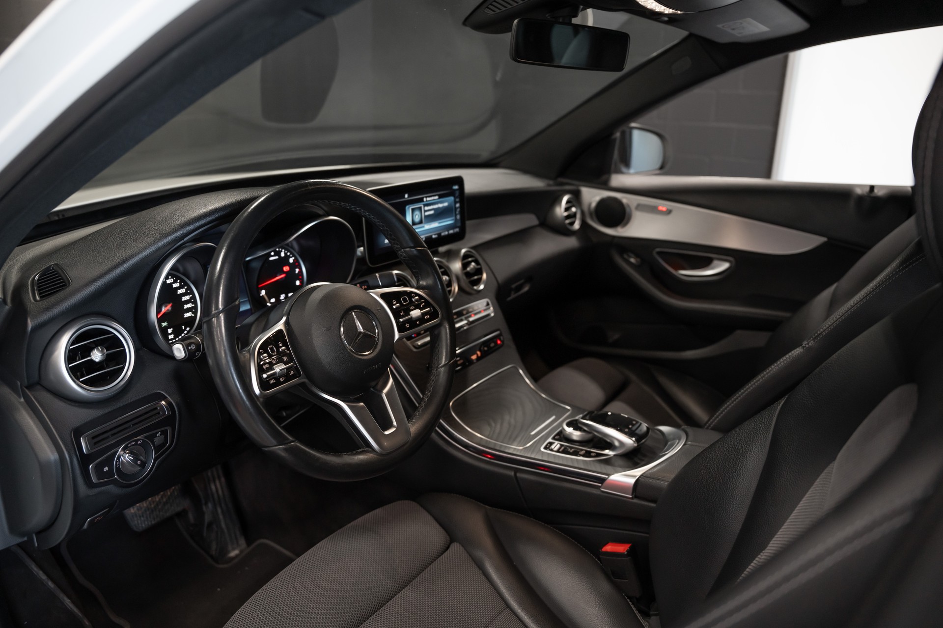 MERCEDES-BENZ C 180 AMG Line 9G-Tronic / Sitzheizung / Rückfahrkamera / CH Auto / 8 Fach berädert-image-10