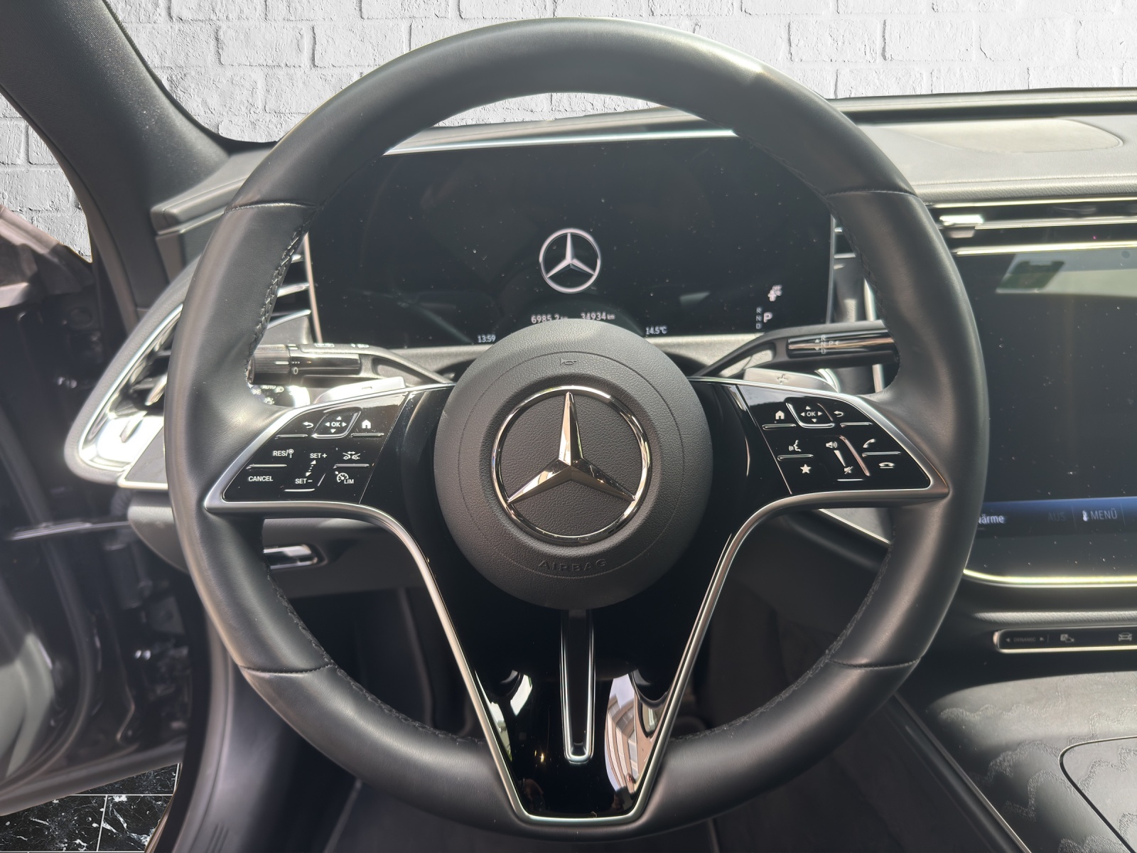 MERCEDES-BENZ E 220 d 4Matic 9G-Tronic-image-13