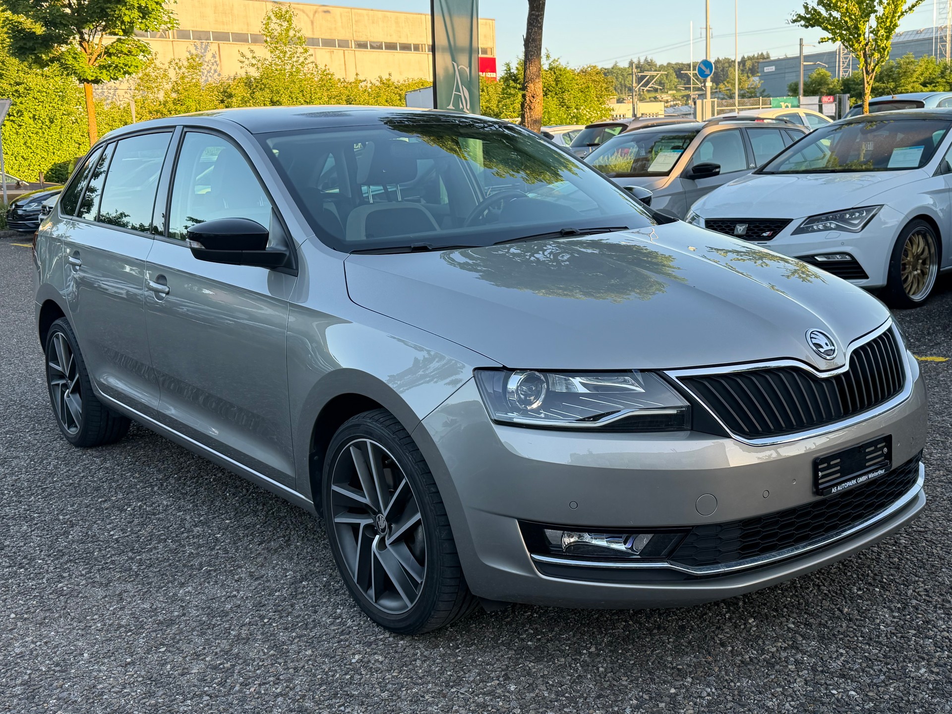 SKODA Rapid Spaceback 1.4 TSI Style DSG-showroom-element-2
