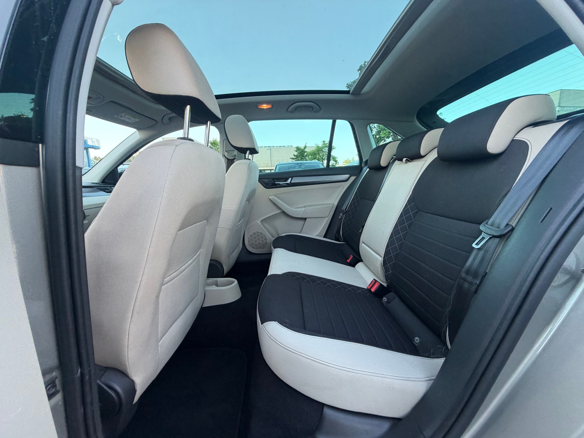 SKODA Rapid Spaceback 1.4 TSI Style DSG-image-9