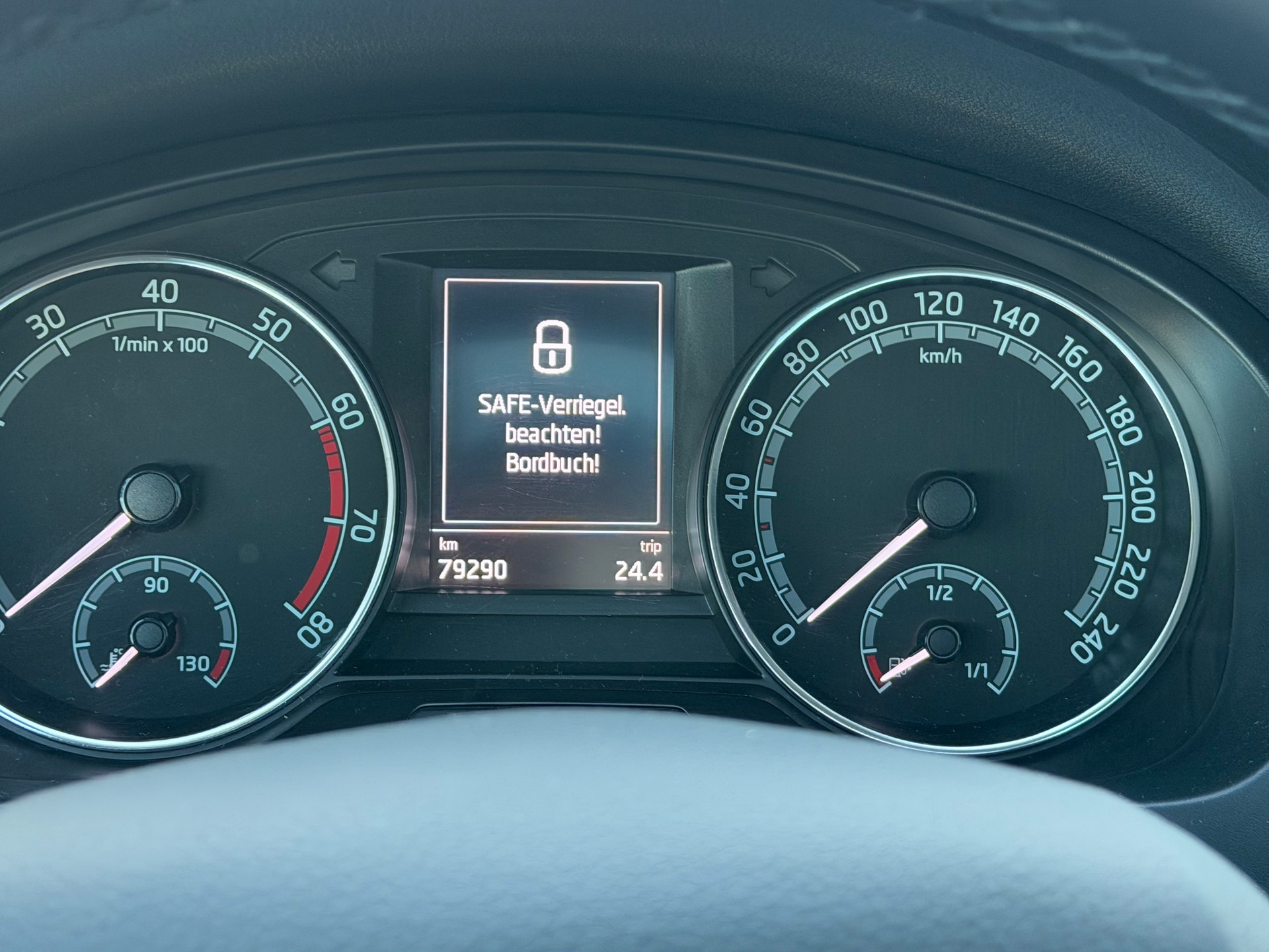 SKODA Rapid Spaceback 1.4 TSI Style DSG-image-15