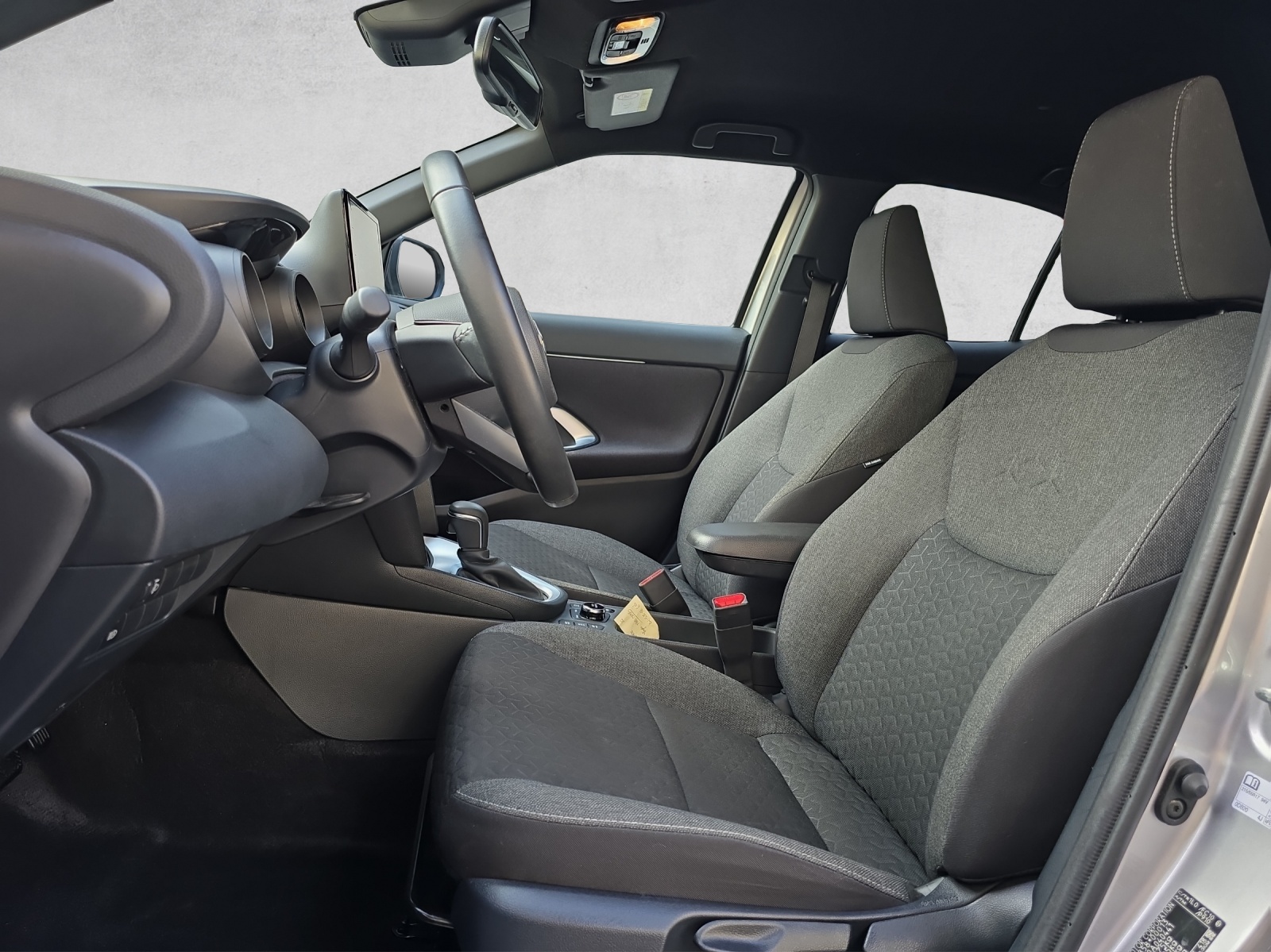 TOYOTA Yaris Cross 1.5 Design e-CVT AWDi-image-10