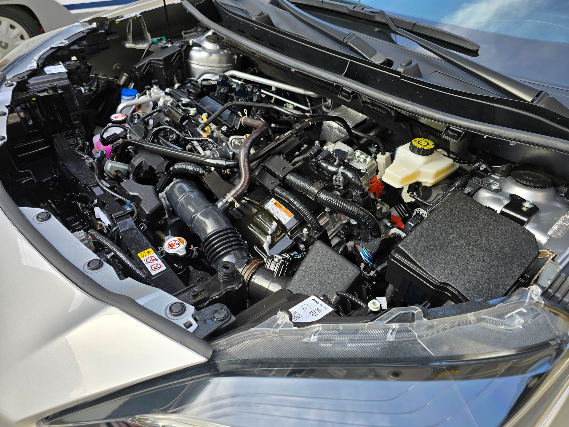 TOYOTA Yaris Cross 1.5 Design e-CVT AWDi-image-26