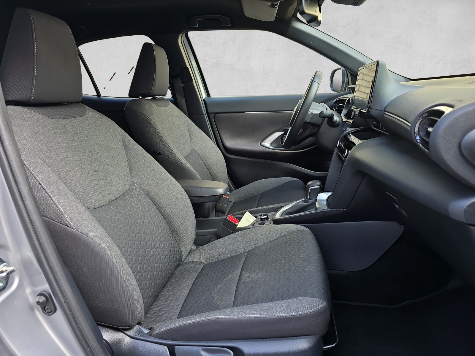 TOYOTA Yaris Cross 1.5 Design e-CVT AWDi-image-14