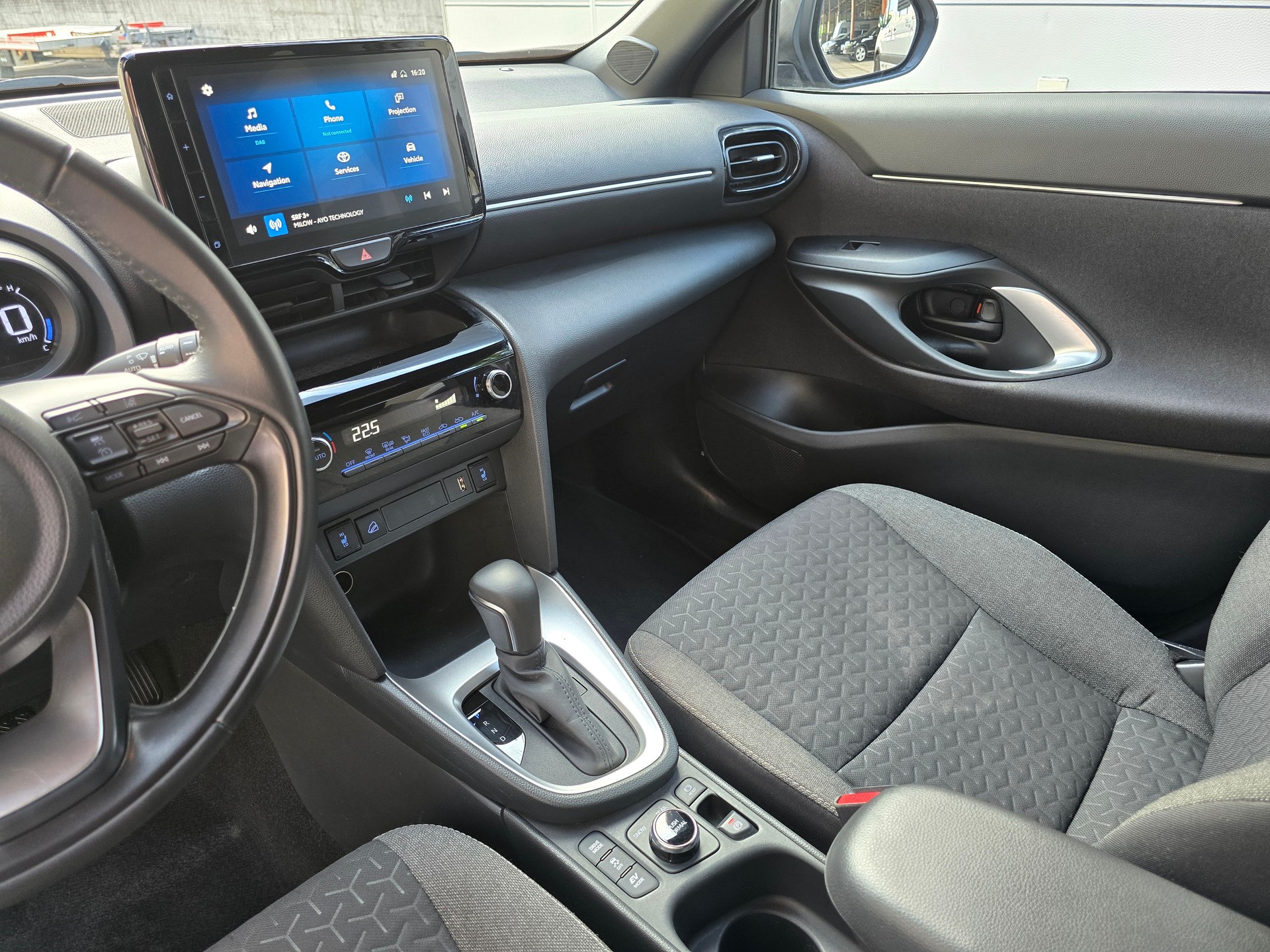 TOYOTA Yaris Cross 1.5 Design e-CVT AWDi-image-8