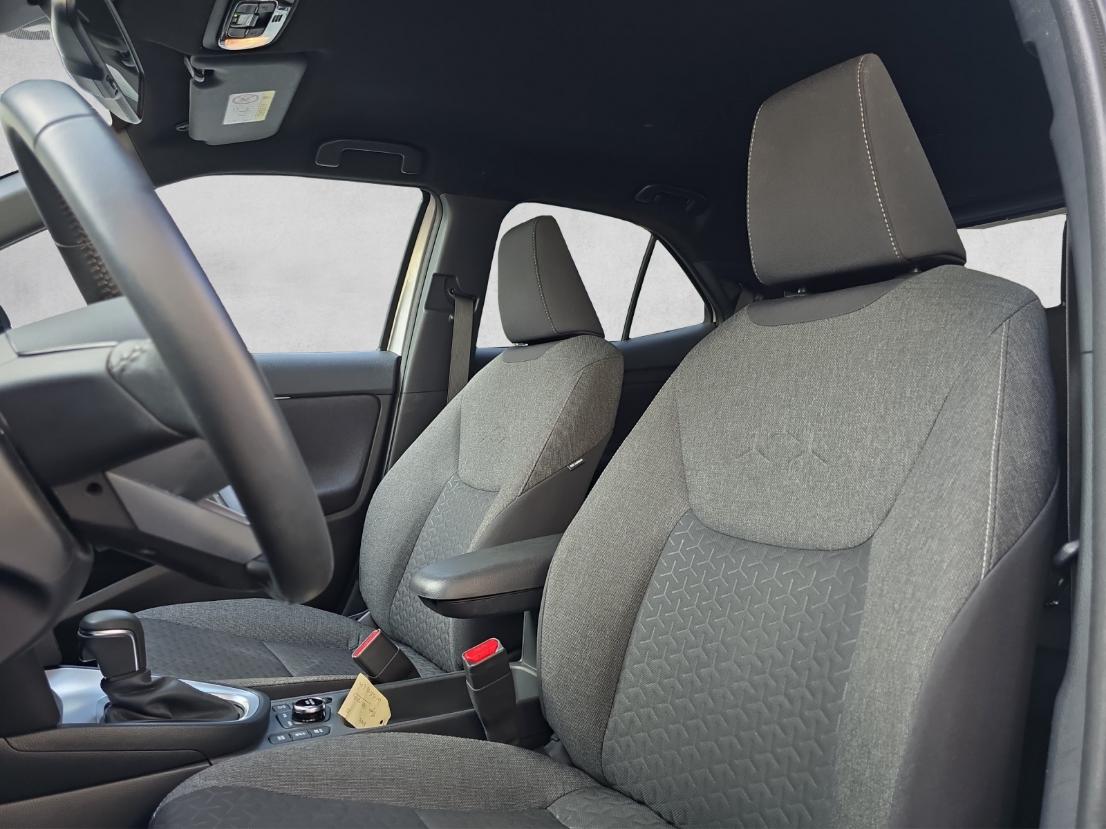 TOYOTA Yaris Cross 1.5 Design e-CVT AWDi-image-11