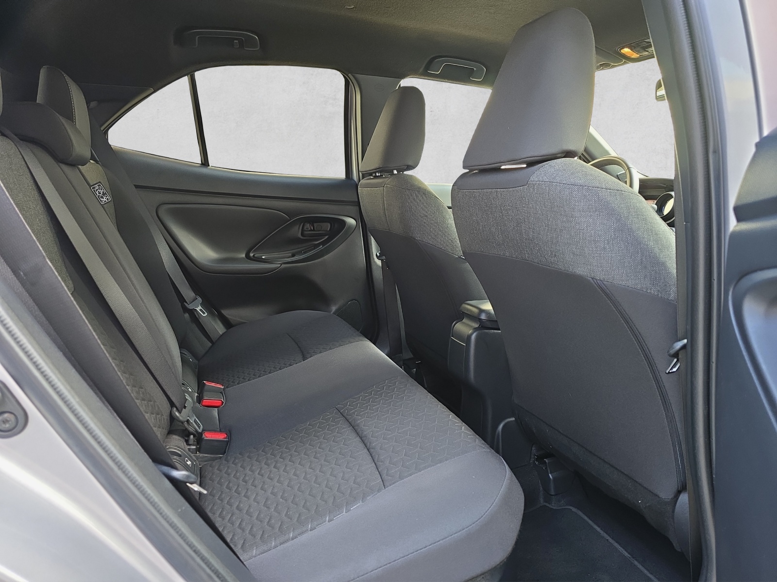 TOYOTA Yaris Cross 1.5 Design e-CVT AWDi-image-13