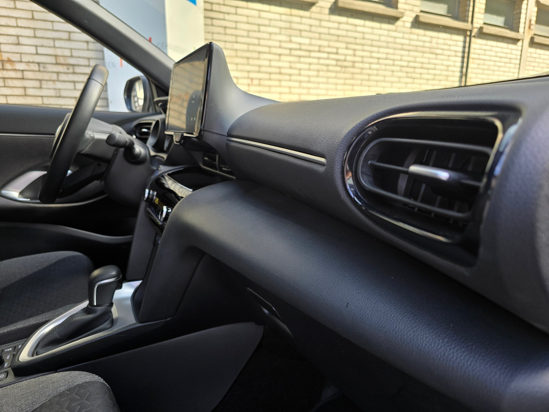 TOYOTA Yaris Cross 1.5 Design e-CVT AWDi-image-16