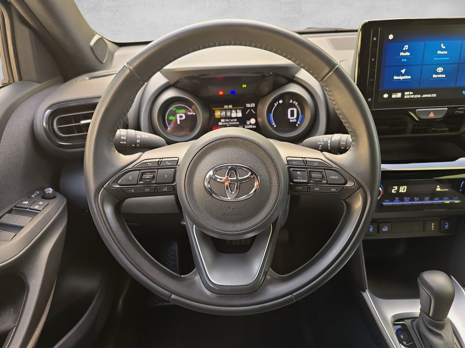 TOYOTA Yaris Cross 1.5 Design e-CVT AWDi-image-7