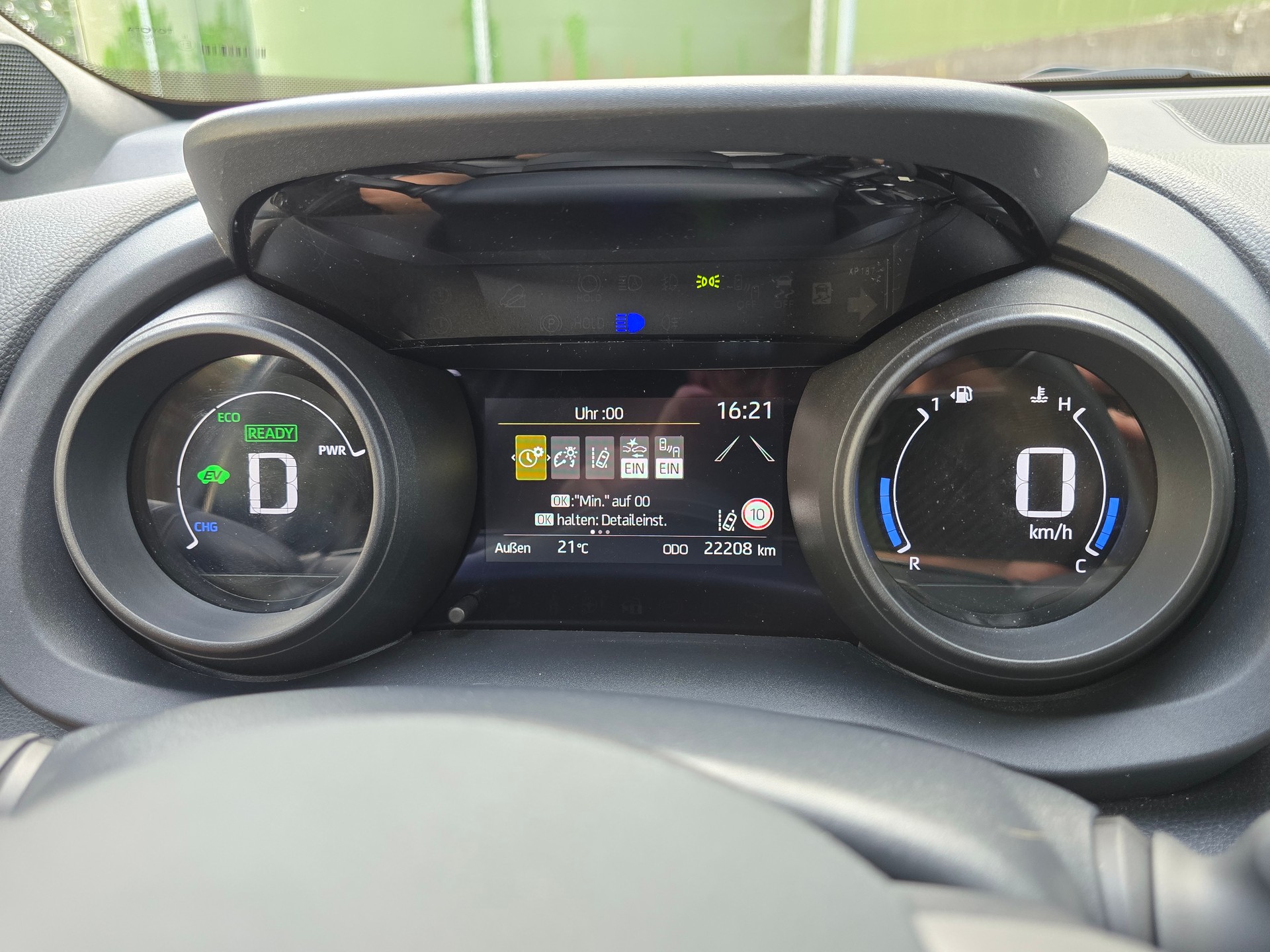 TOYOTA Yaris Cross 1.5 Design e-CVT AWDi-image-18