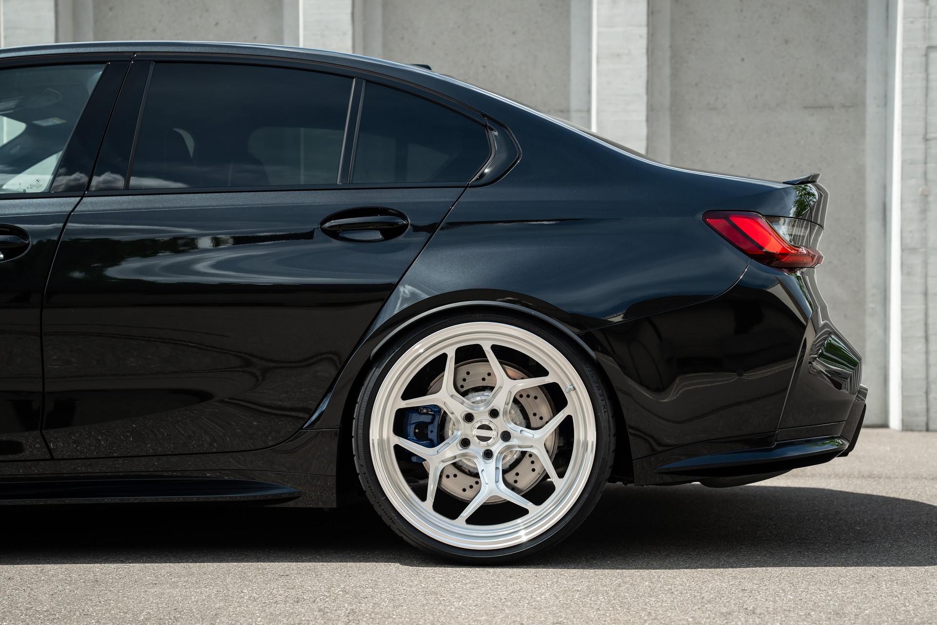 BMW M3 Competition M xDrive LCI-showroom-element-3