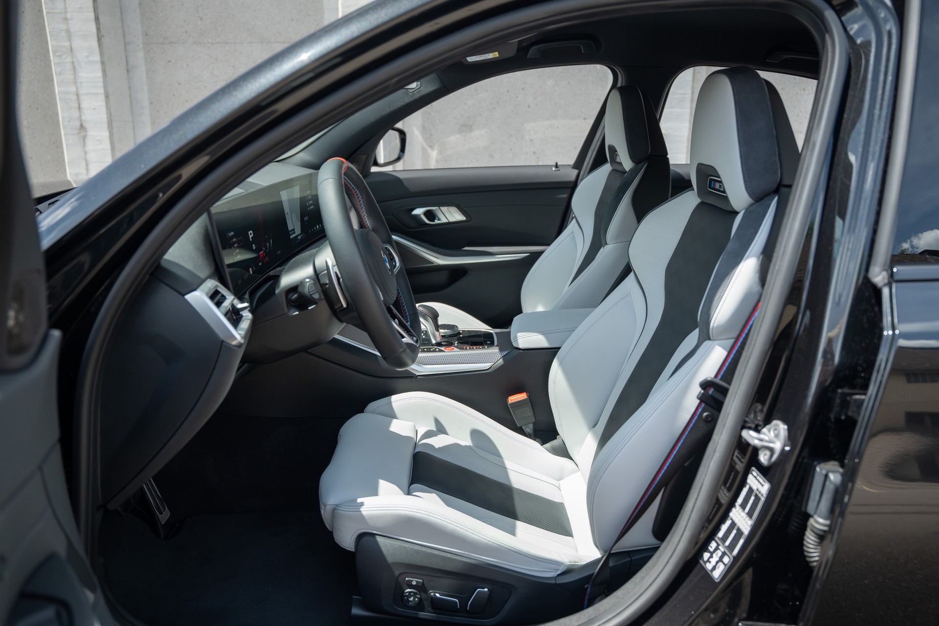 BMW M3 Competition M xDrive LCI-image-12