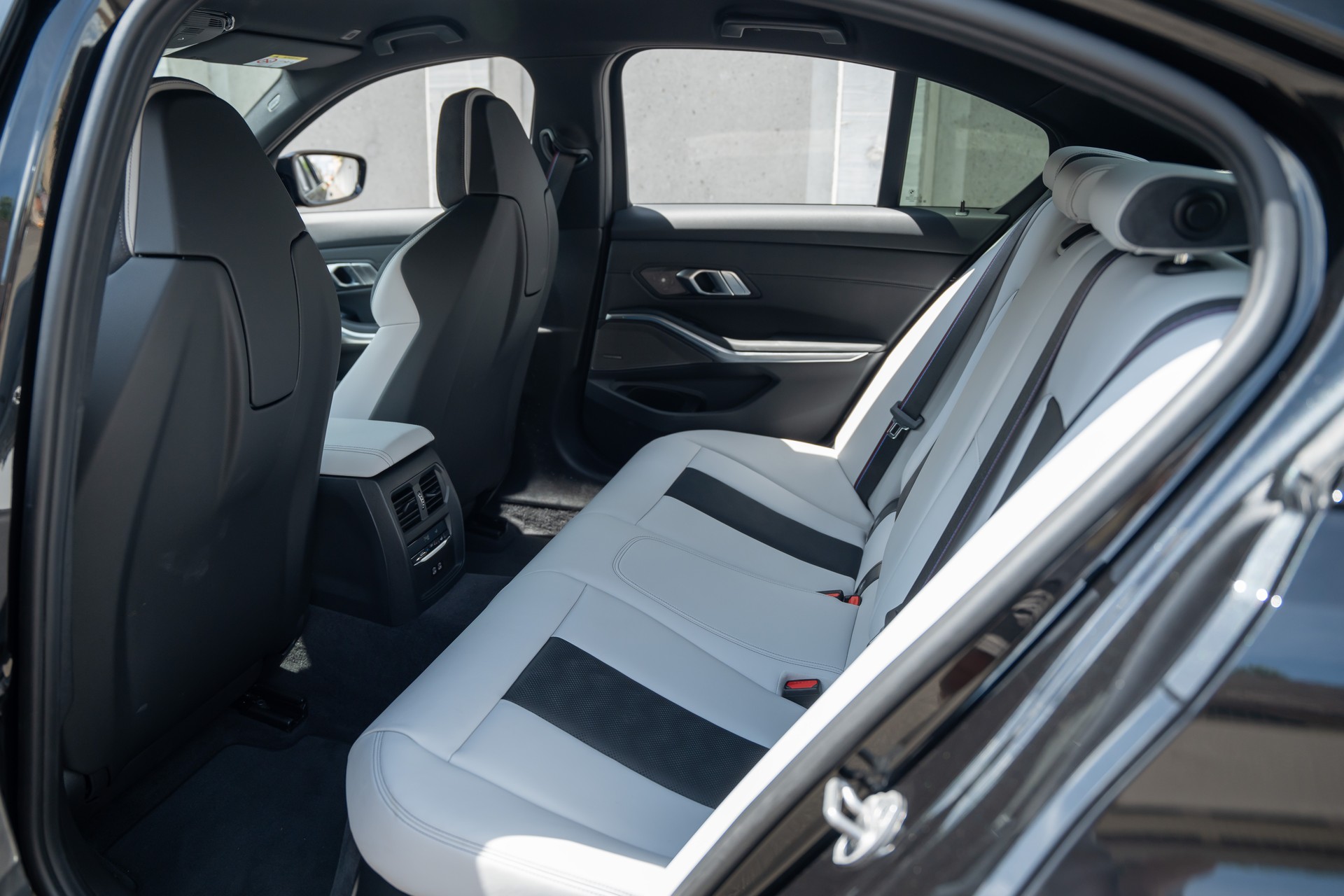 BMW M3 Competition M xDrive LCI-image-17