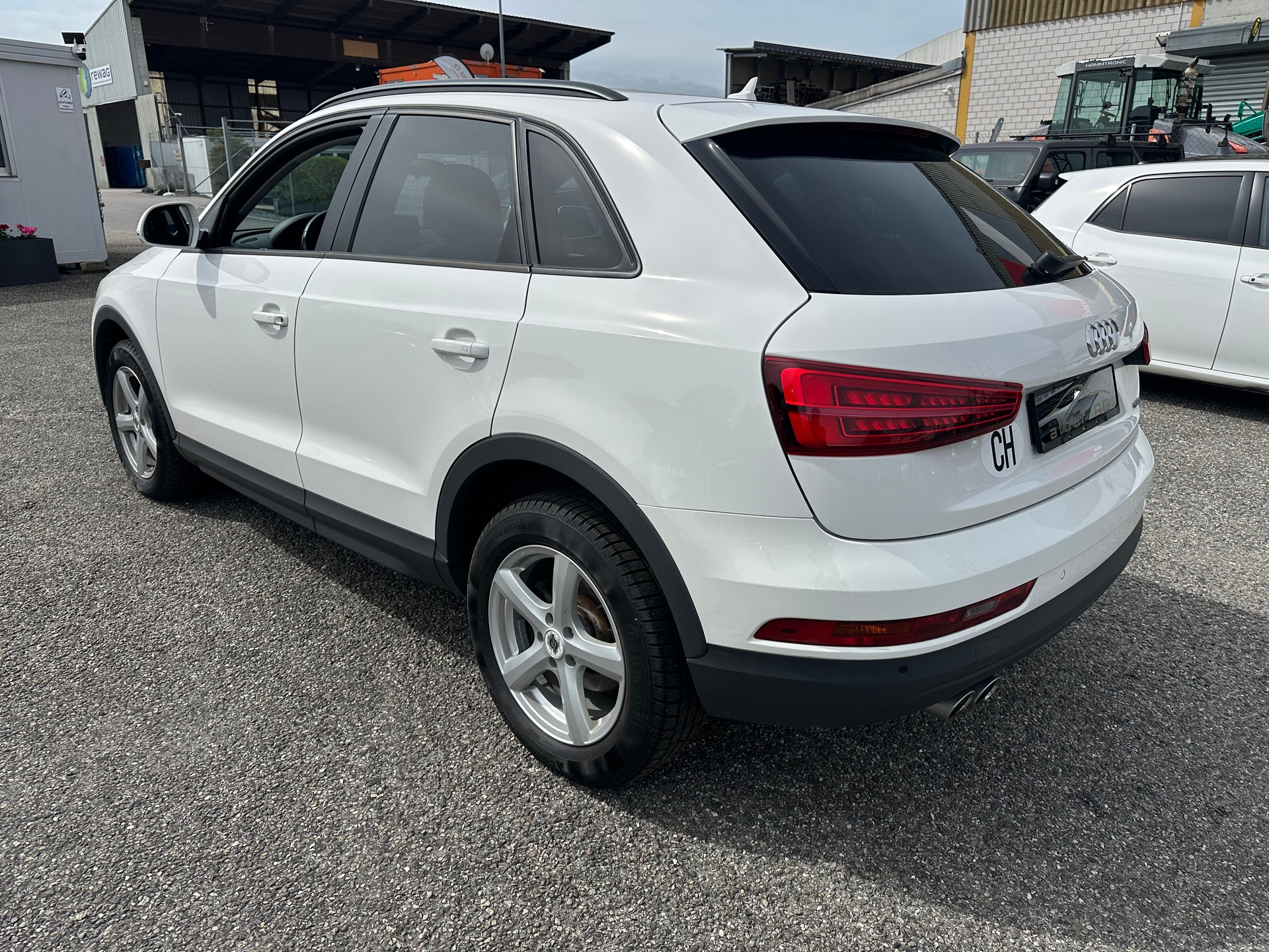 AUDI Q3 2.0 TDI quattro S-tronic-image-6