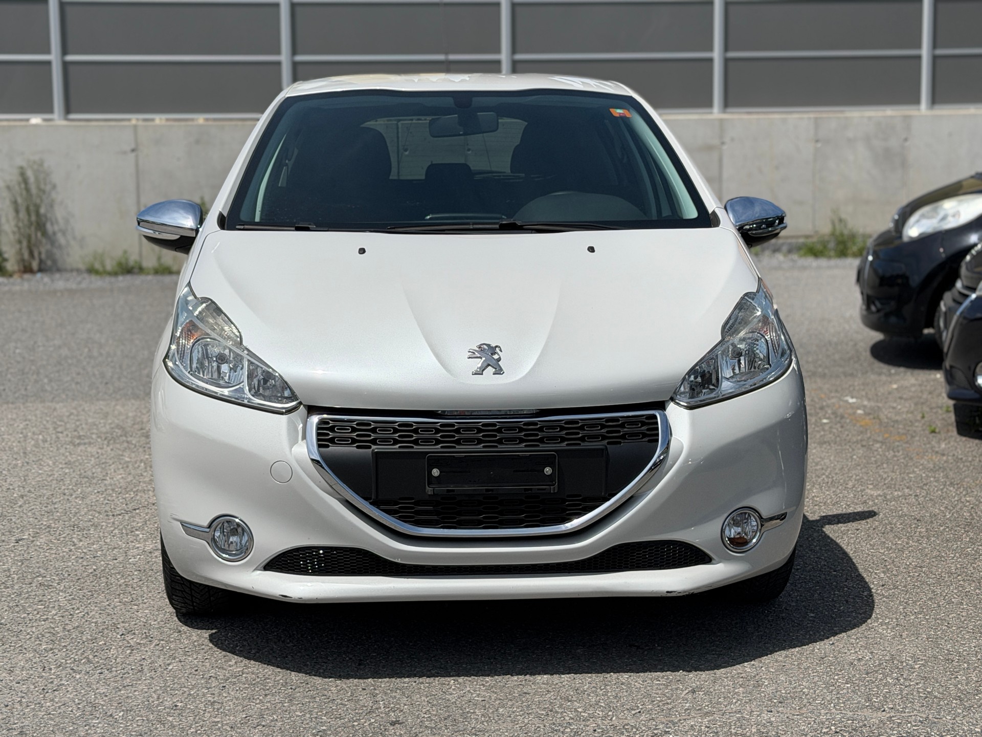 PEUGEOT 208 1.2 VTI Style-image-3